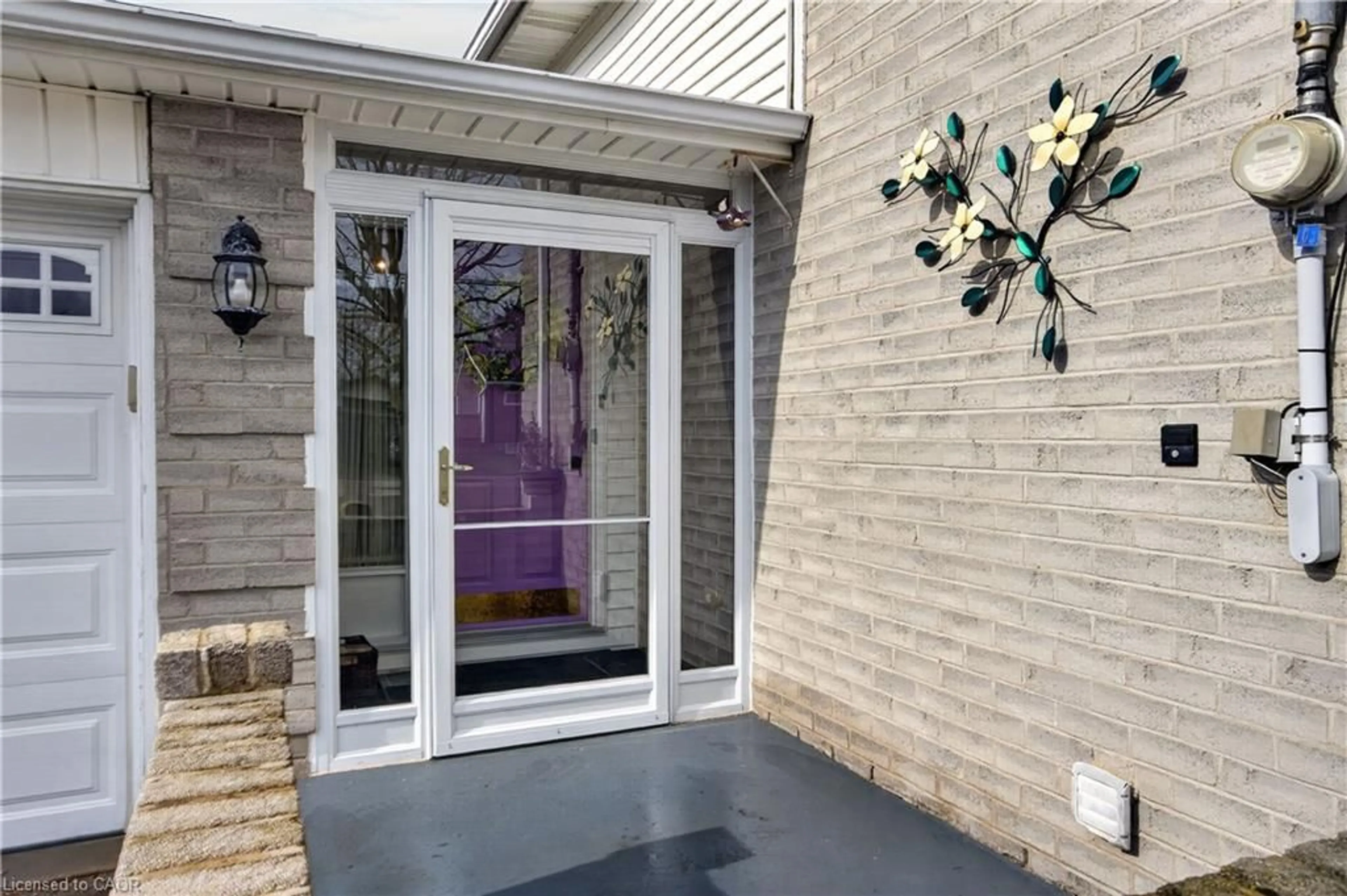 Indoor entryway for 328 Maccrae Dr, Caledonia Ontario N3W 1K6