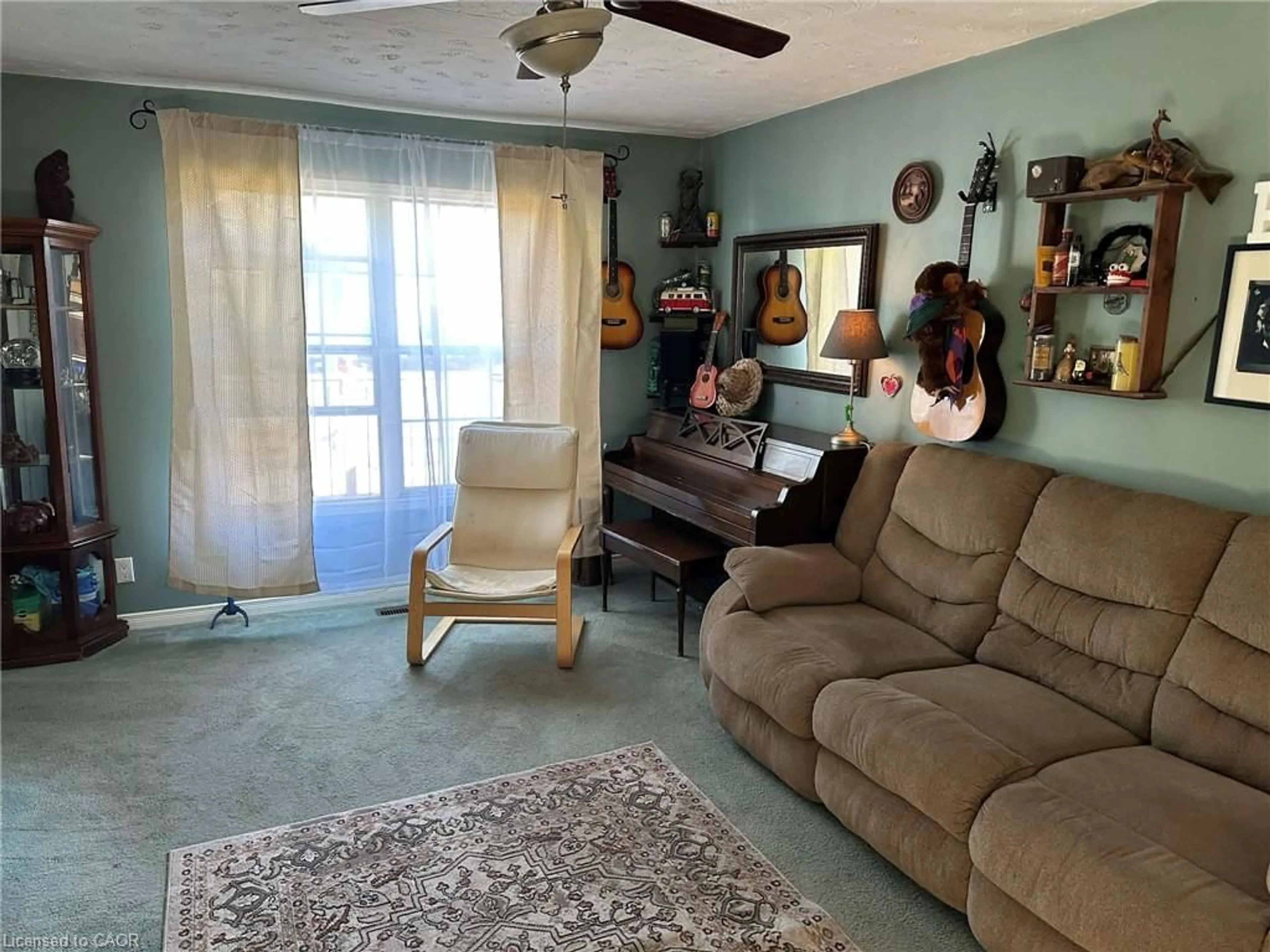 Living room with furniture, unknown for 623 Knox Ave, Hamilton Ontario L8H 6K2