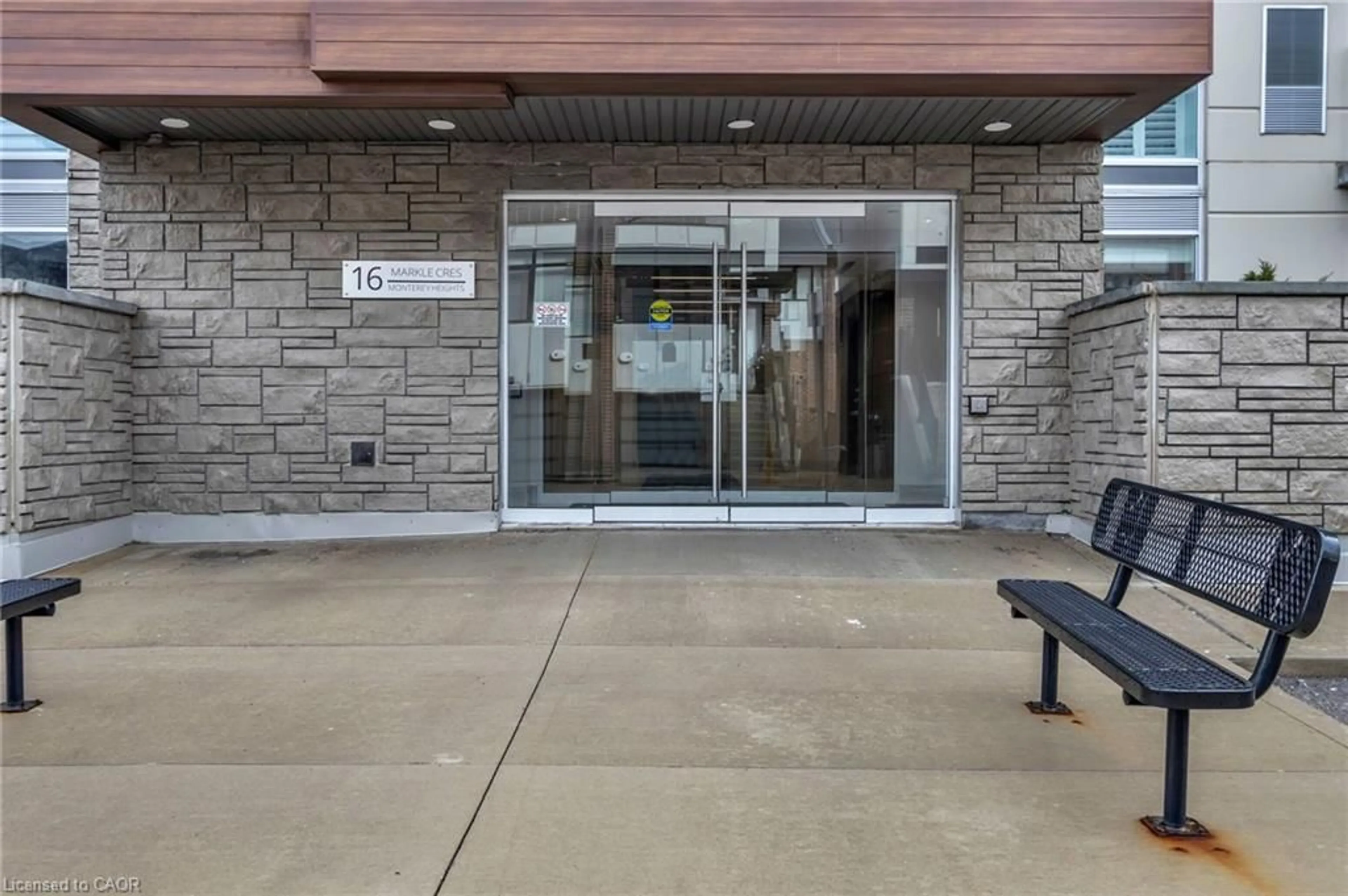 Indoor foyer for 16 Markle Cres #508, Ancaster Ontario L9G 0H4