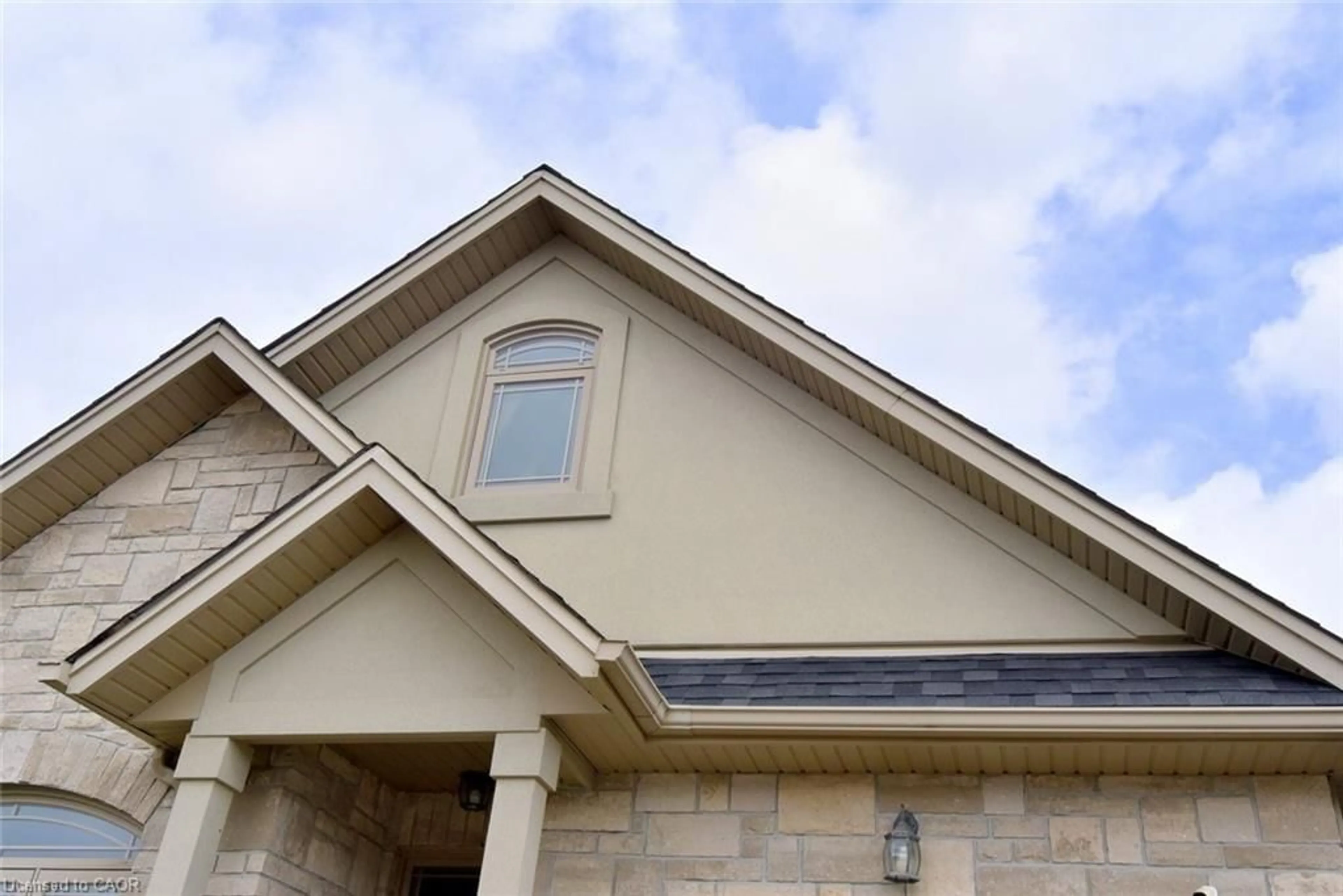 Home with vinyl exterior material, building for 27 Banks St, Brantford Ontario N3T 0H7