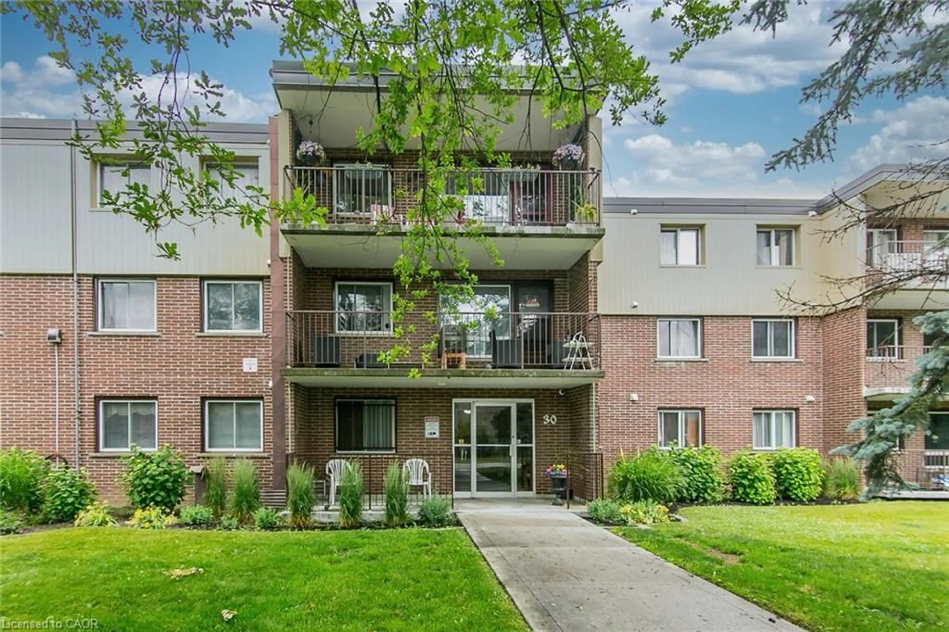 Patio, unknown for 30 Avalon Pl #203, Kitchener Ontario N2M 4N6