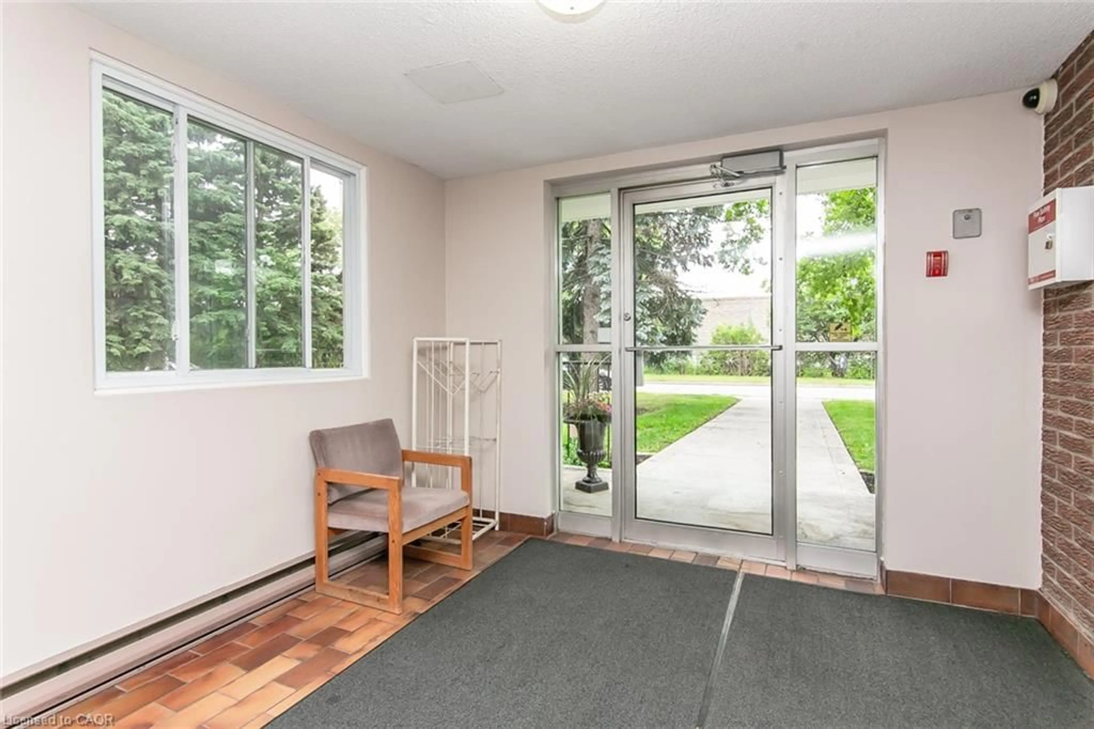 Indoor entryway for 30 Avalon Pl #203, Kitchener Ontario N2M 4N6