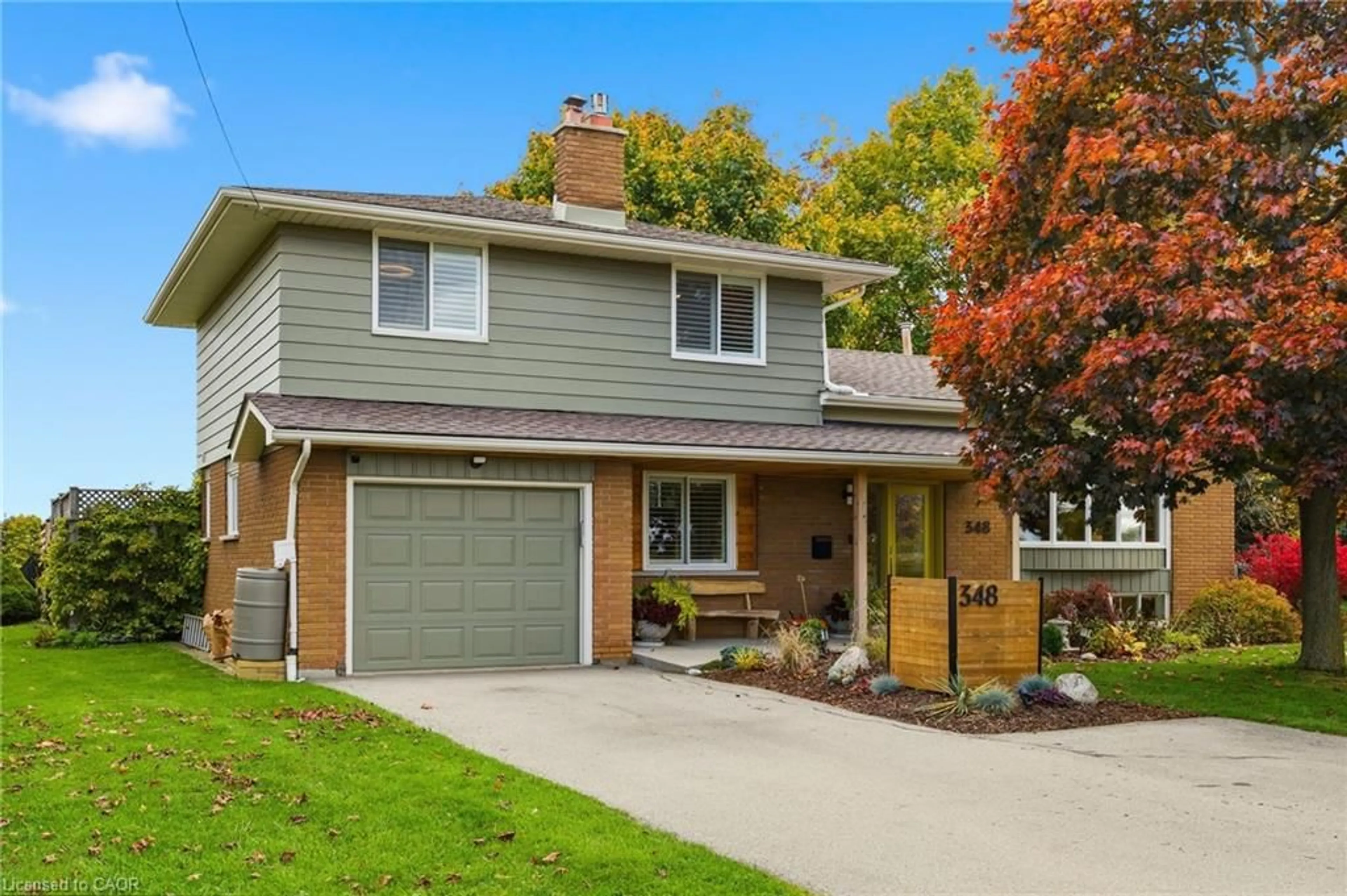 Home with vinyl exterior material, street for 348 Sydenham Rd, Dundas Ontario L9H 5E2