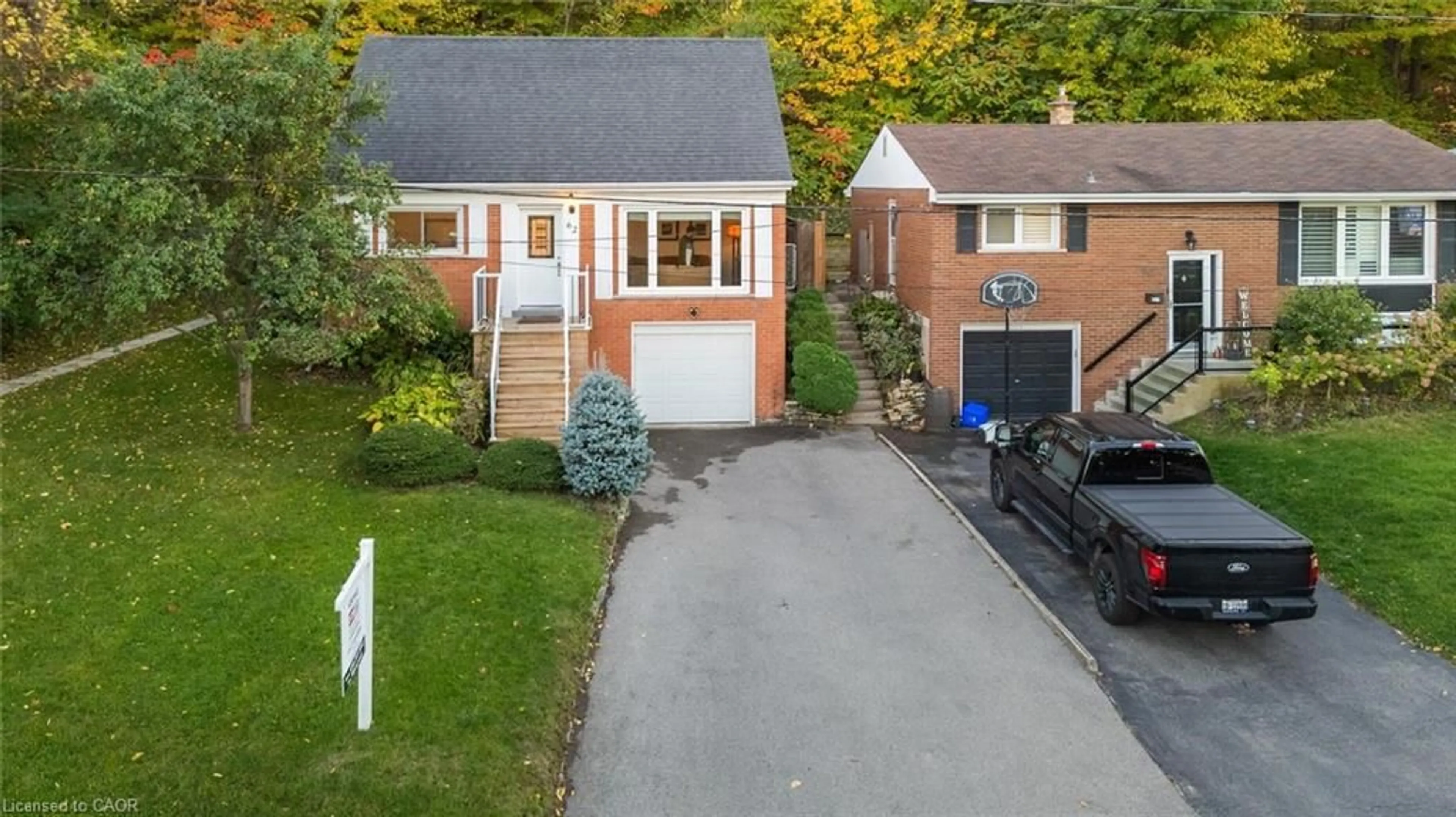A pic from outside/outdoor area/front of a property/back of a property/a pic from drone, street for 62 Brentwood Dr, Stoney Creek Ontario L8G 2W8