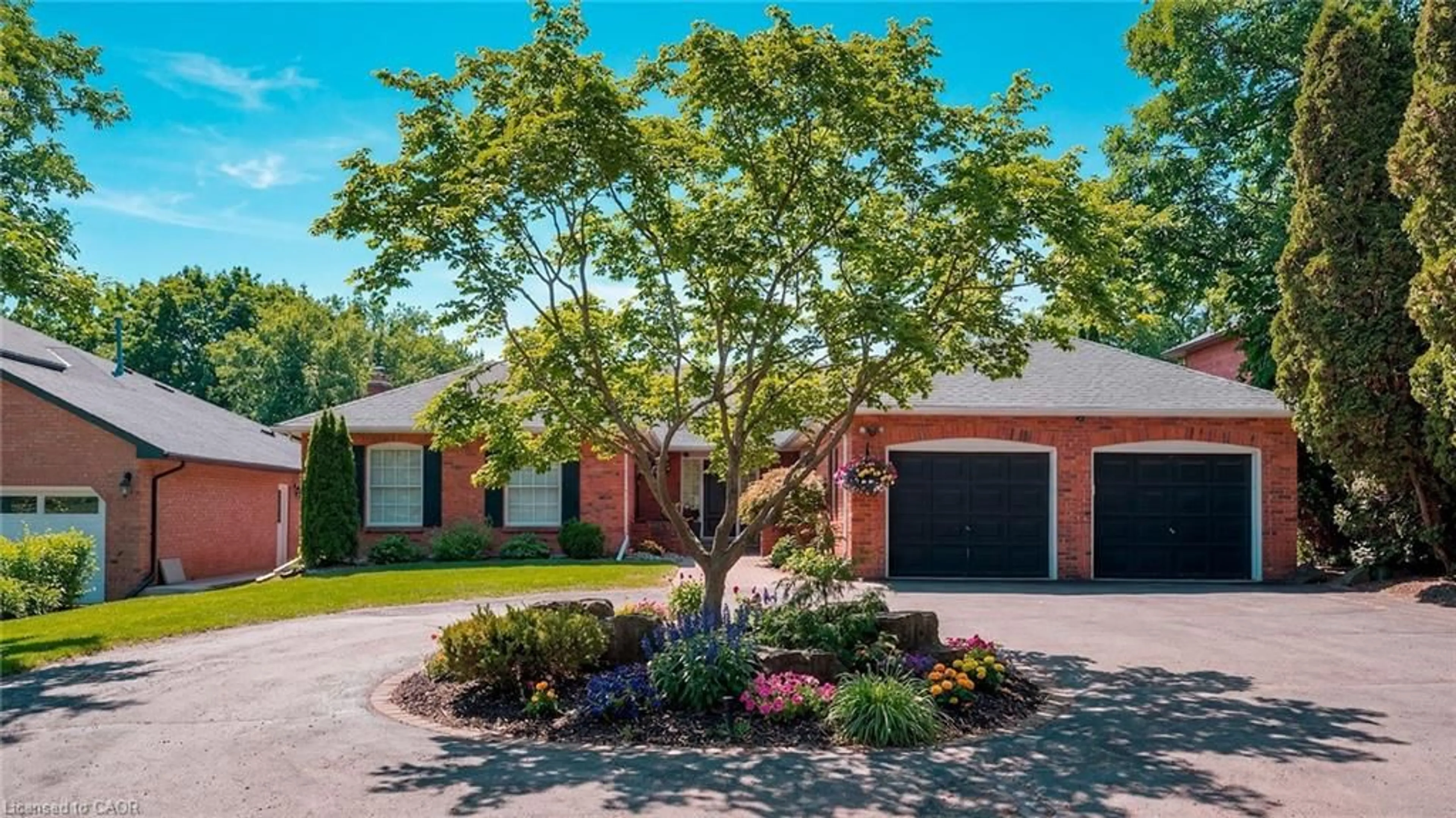 Home with brick exterior material, street for 258 Shoreacres Rd, Burlington Ontario L7L 2H4