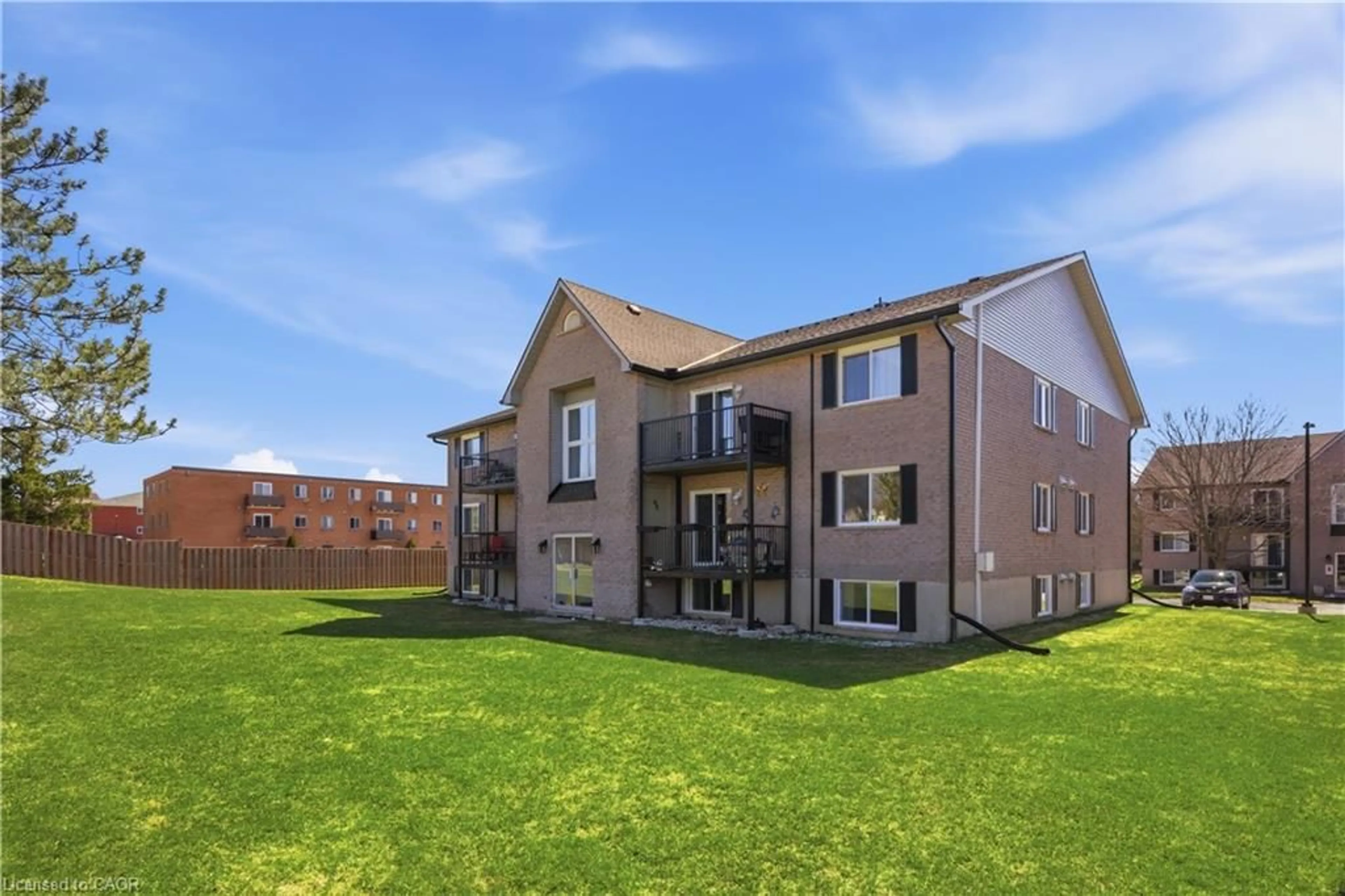 A pic from outside/outdoor area/front of a property/back of a property/a pic from drone, building for 50 Campbell Crt #312, Stratford Ontario N5A 7T6