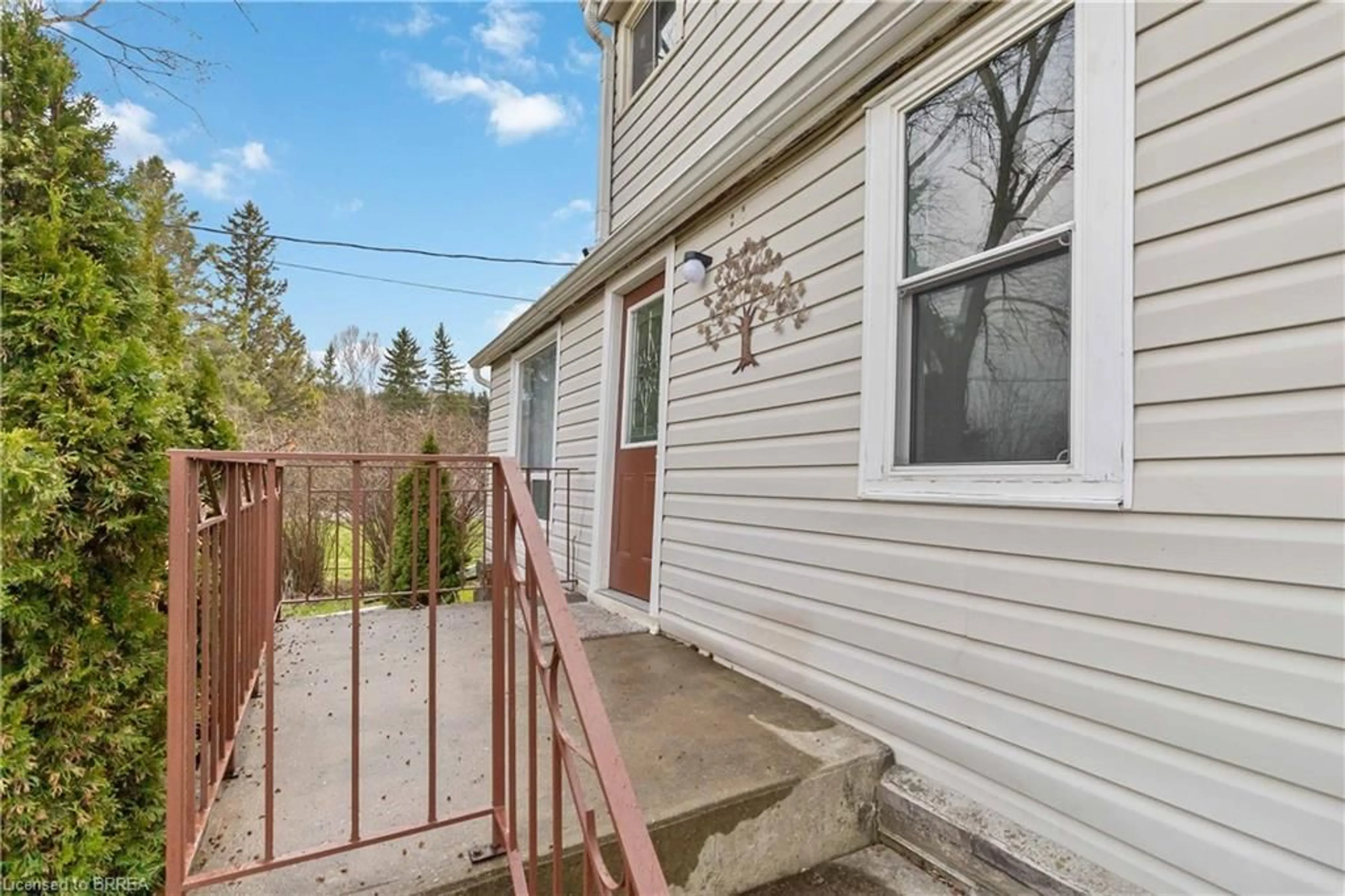 Patio, street for 1 Kings Lane, Scotland Ontario N0E 1R0