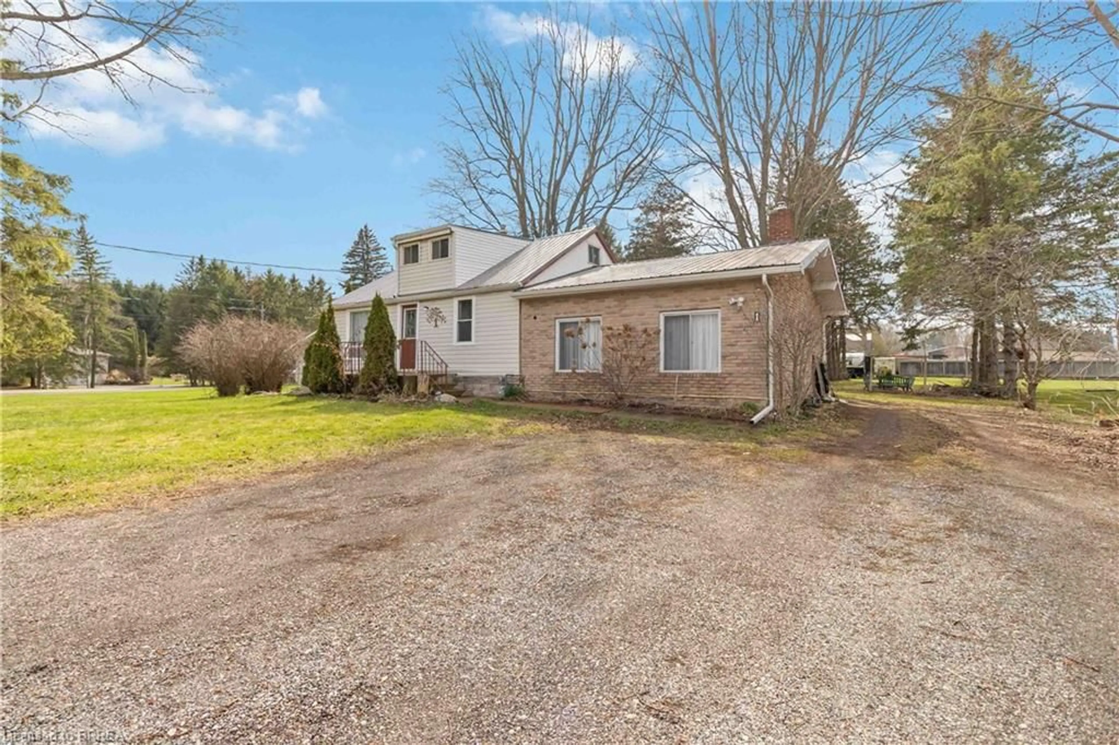 A pic from outside/outdoor area/front of a property/back of a property/a pic from drone, street for 1 Kings Lane, Scotland Ontario N0E 1R0