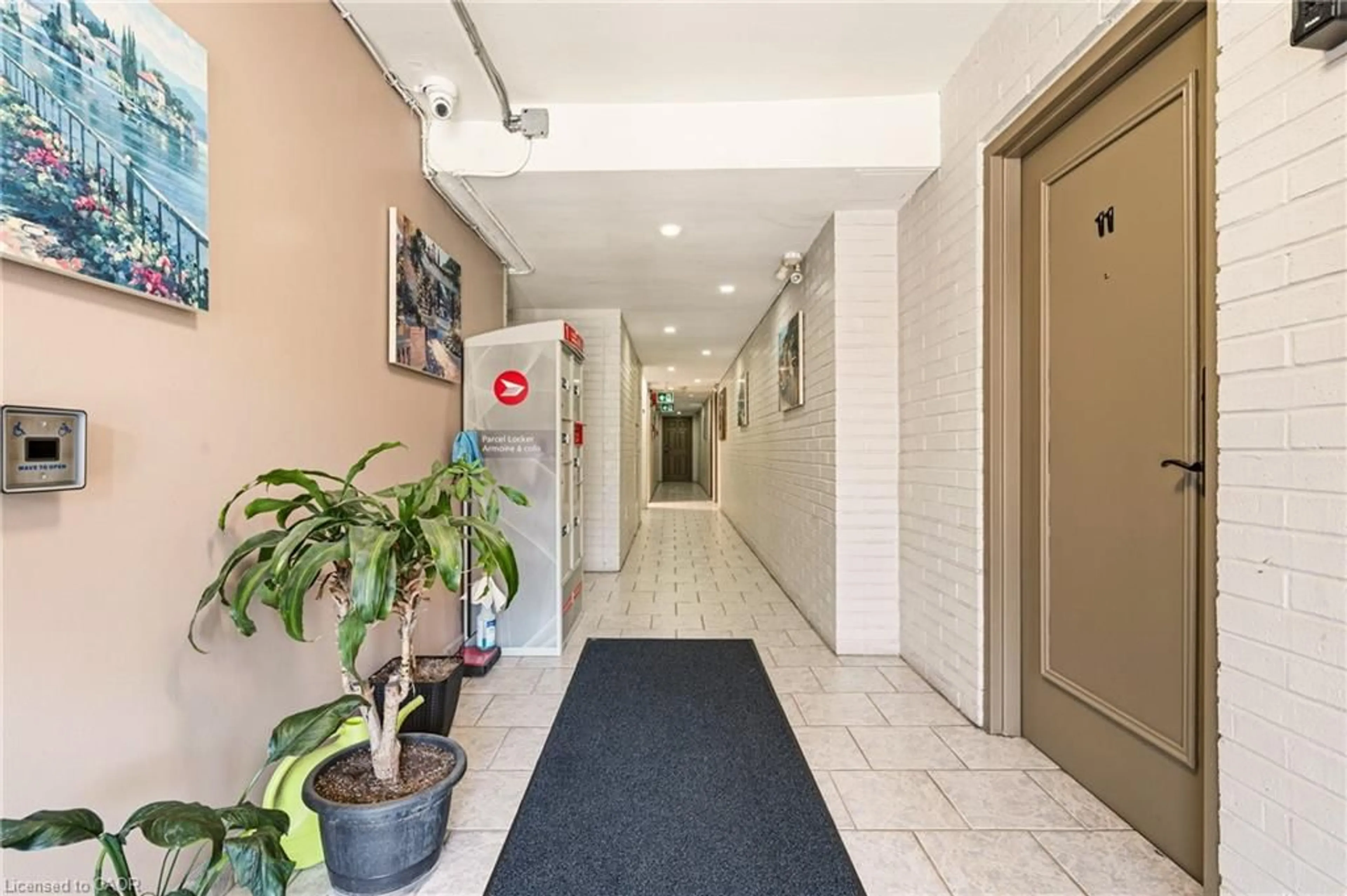 Indoor foyer for 2373 King St #45, Hamilton Ontario L8K 1X9