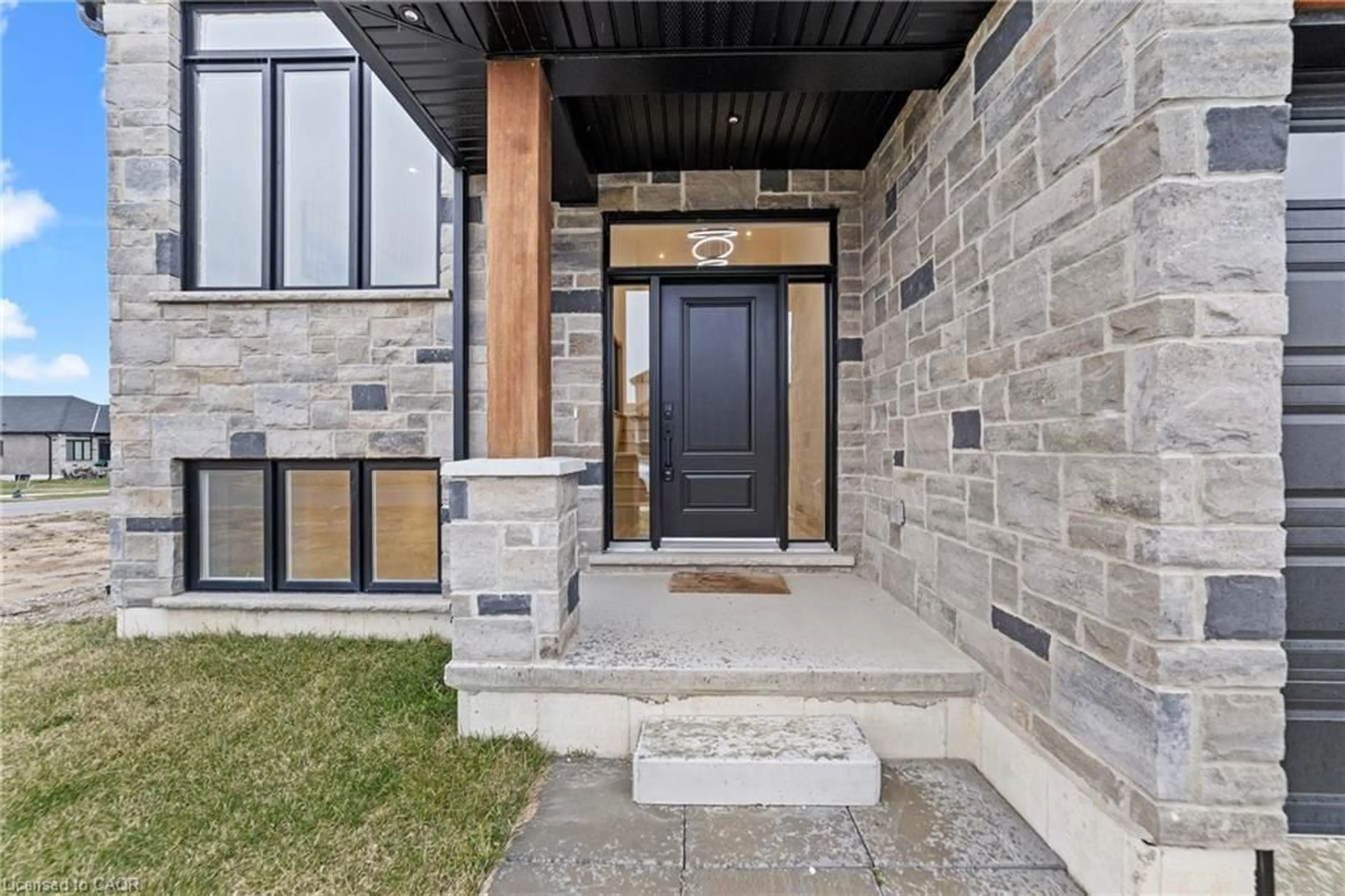 Indoor entryway for 174 Pike Creek Dr, Cayuga Ontario N0A 1E0