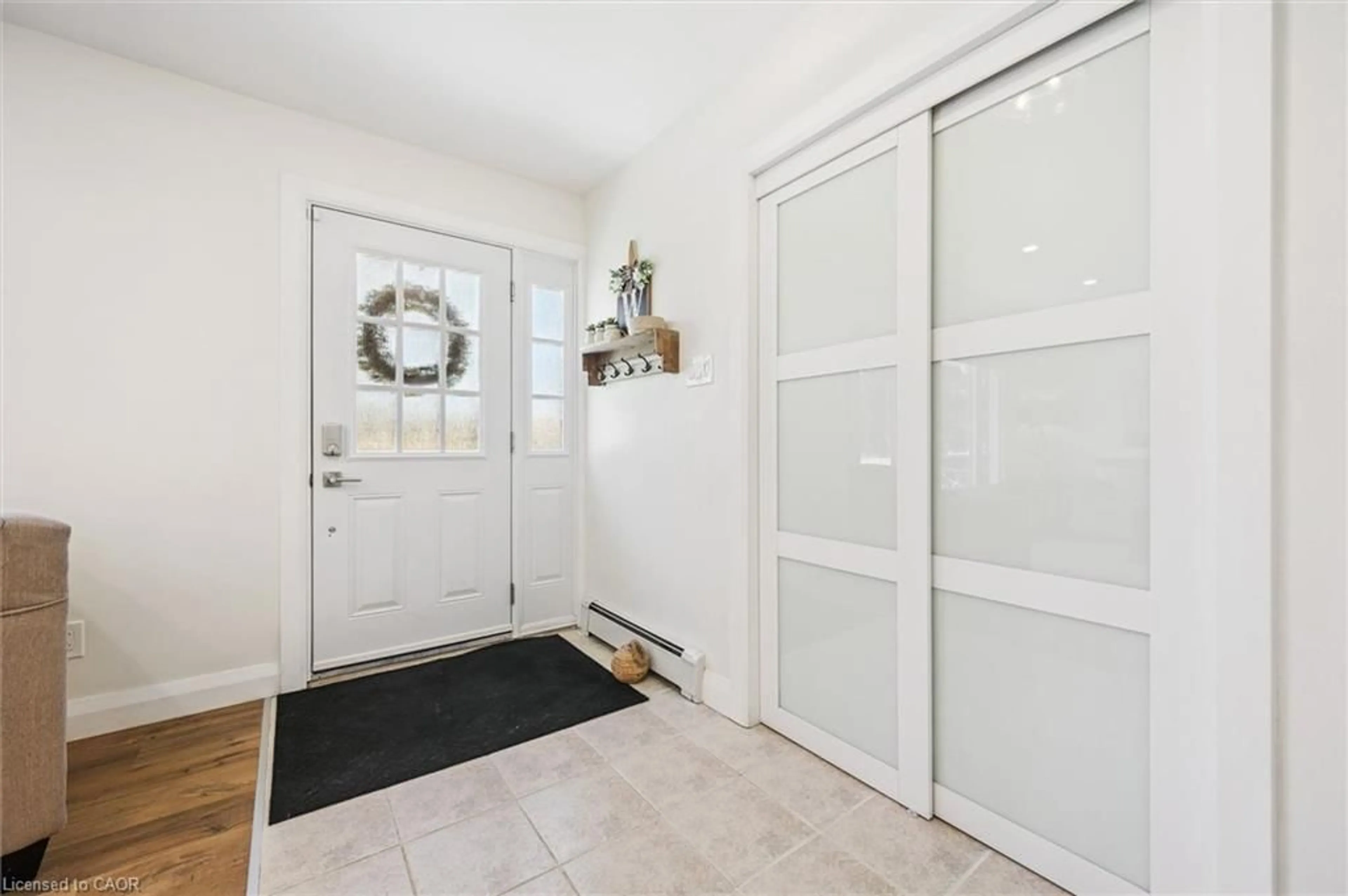 Indoor entryway for 316 Dale Cres, Waterloo Ontario N2J 3Y3