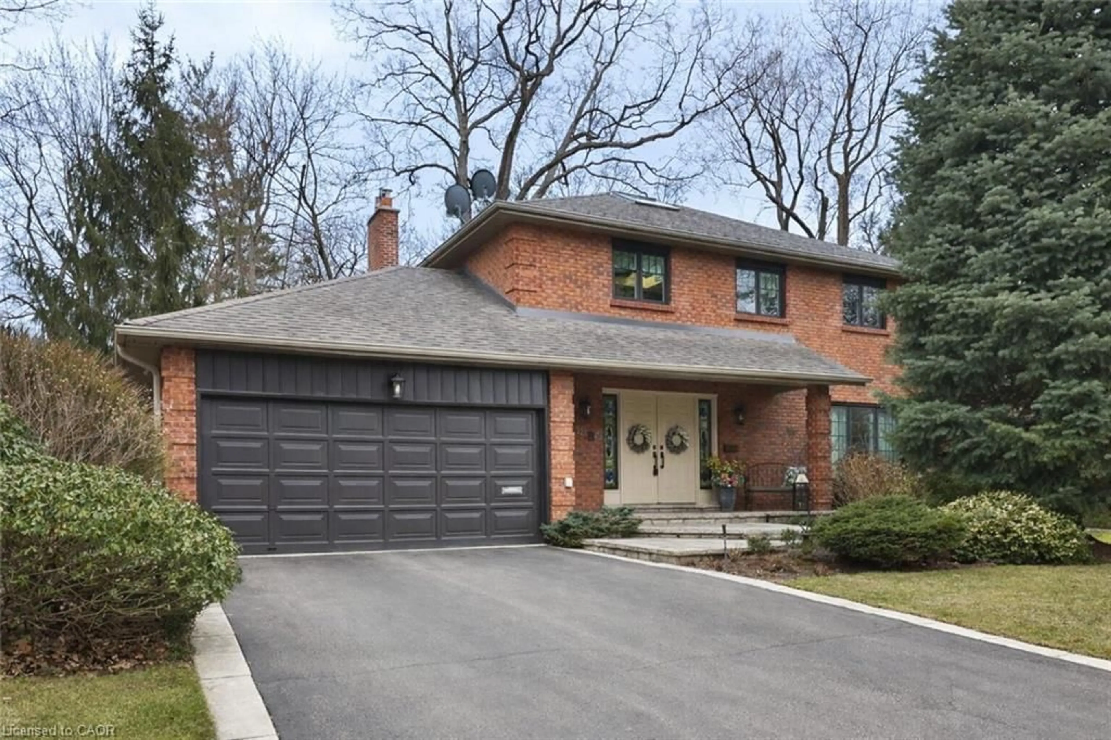 Home with brick exterior material, street for 1048 Veroli Crt, Mississauga Ontario L5H 4B9