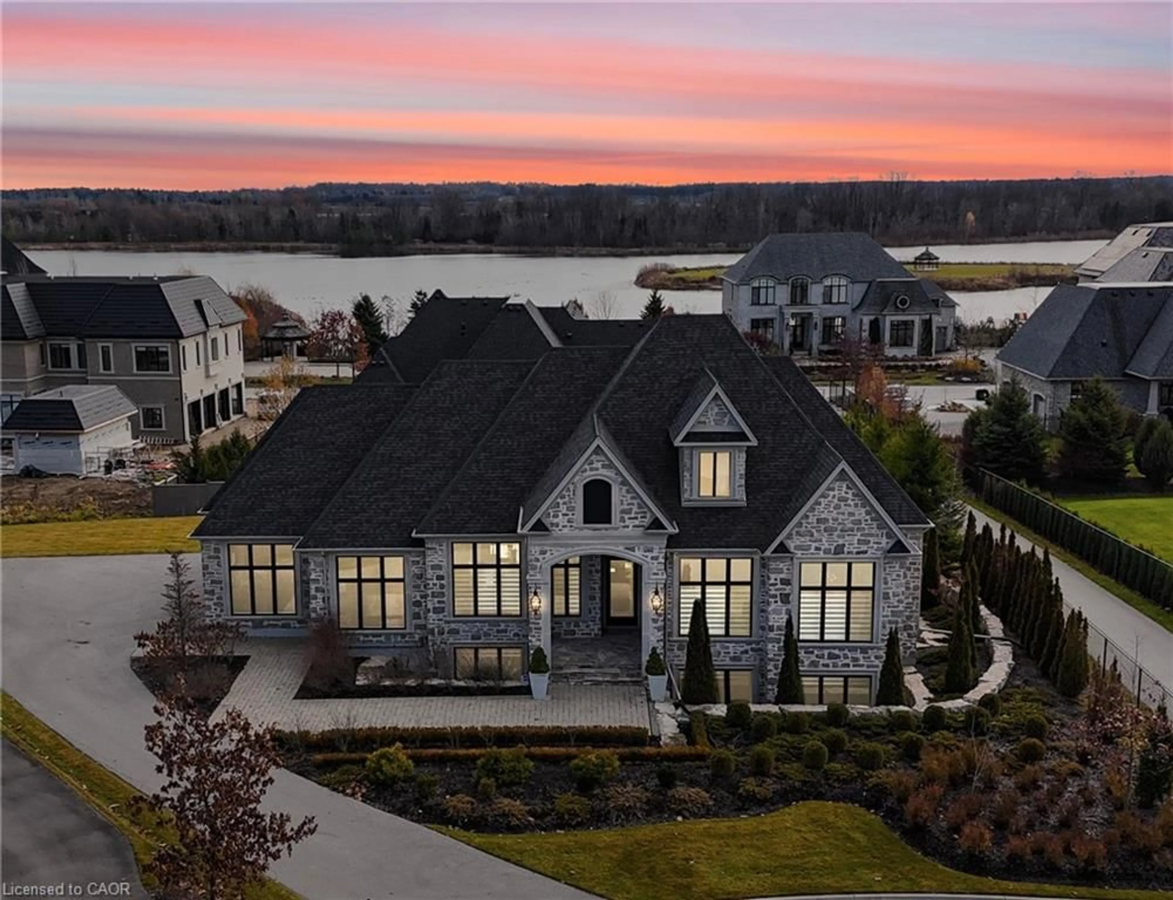 A pic from outside/outdoor area/front of a property/back of a property/a pic from drone, unknown for 31 Reid Crt, Puslinch Ontario N0B 2J0