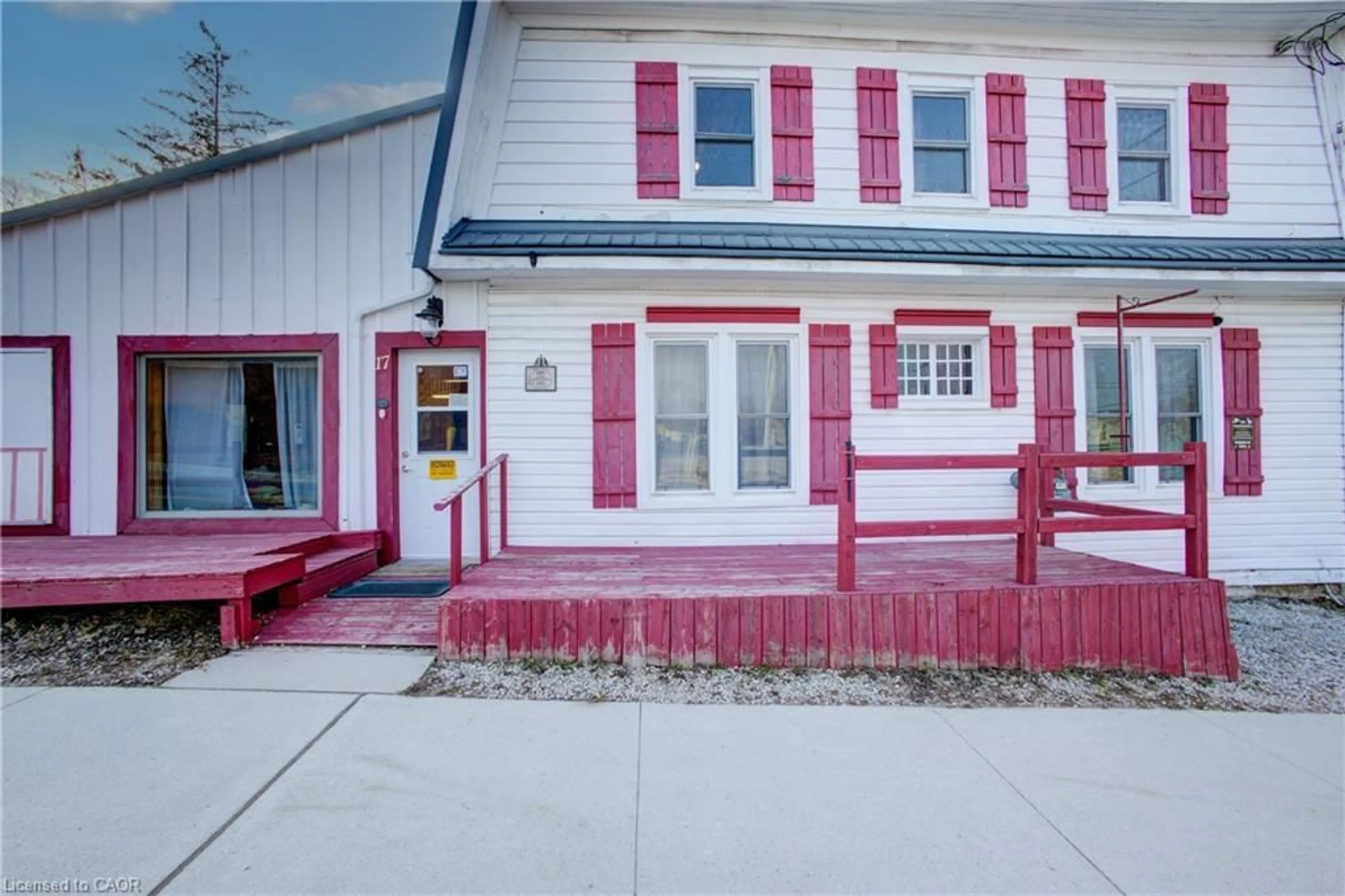 Home with vinyl exterior material, street for 17 Arthur St, Harriston Ontario N0G 1Z0