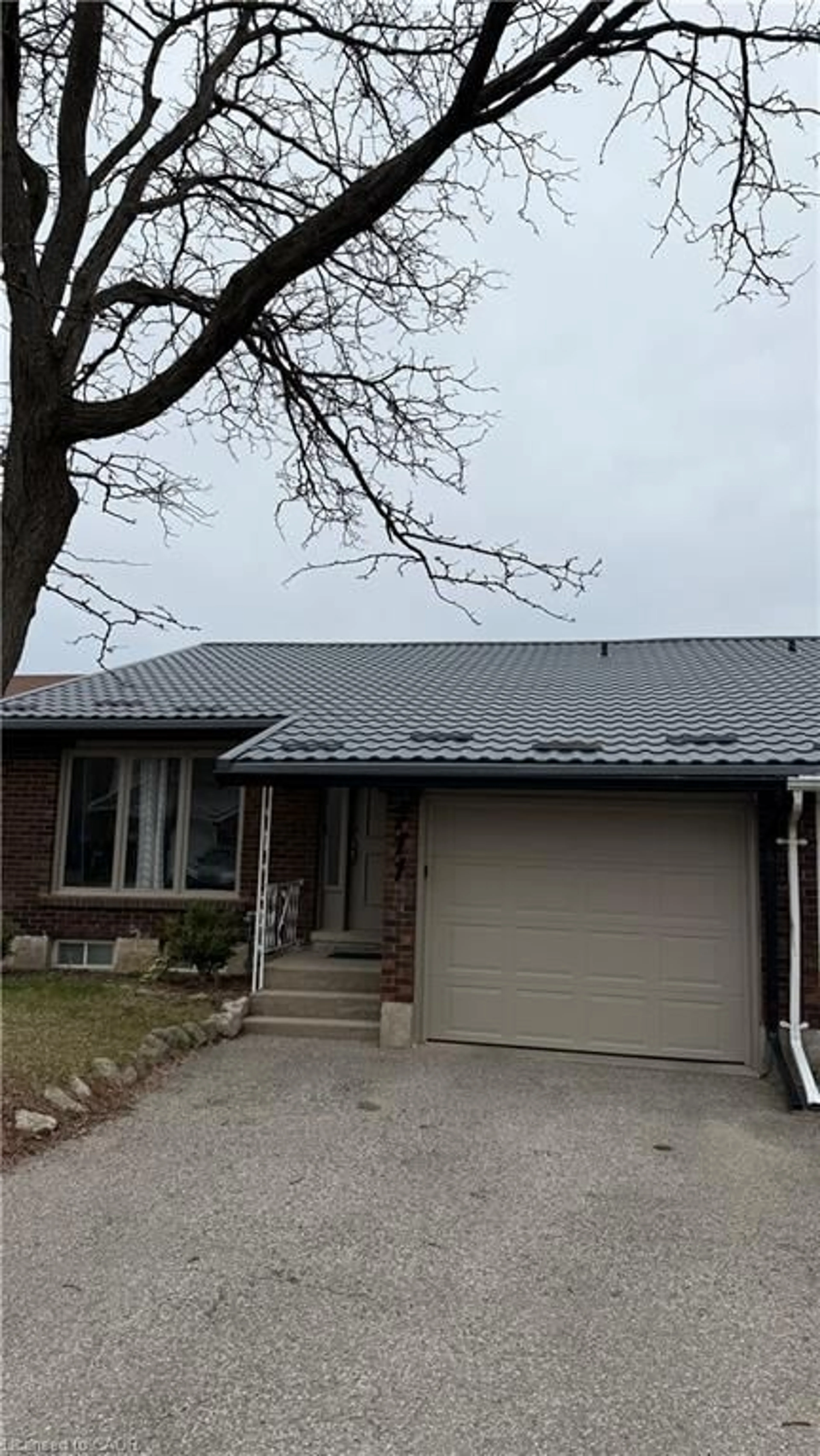 Home with vinyl exterior material, street for 711 Hillview Rd, Cambridge Ontario N3H 5C2