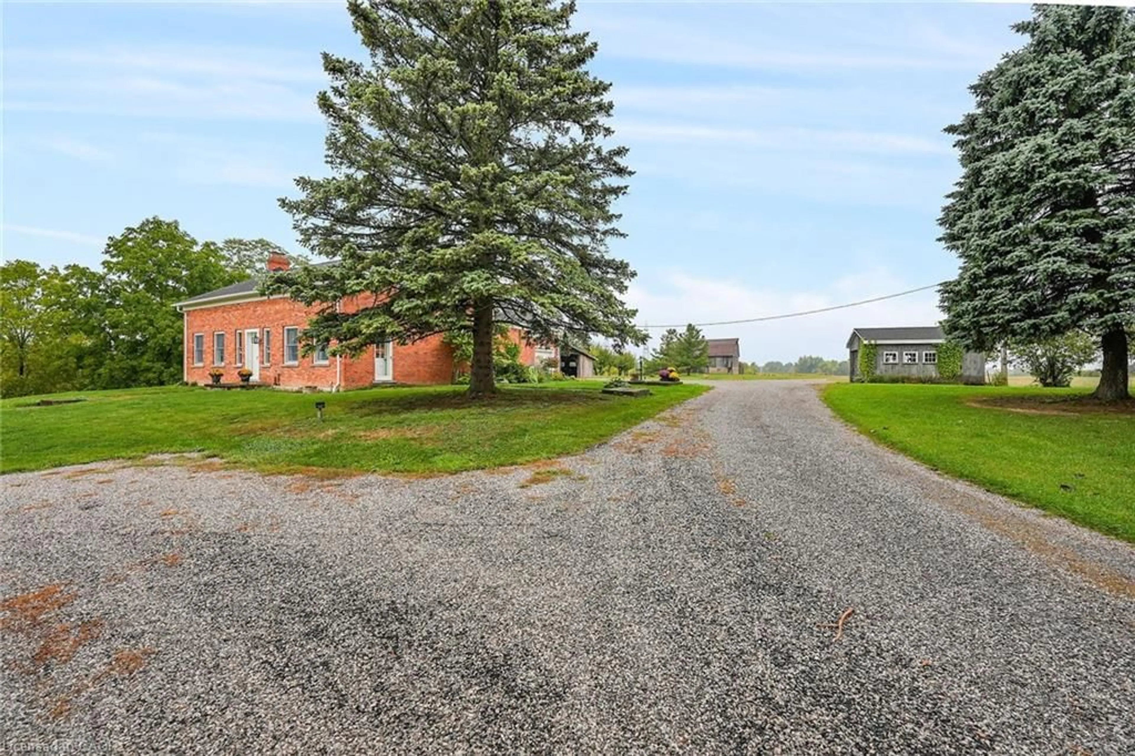 A pic from outside/outdoor area/front of a property/back of a property/a pic from drone, unknown for 2432 Seburn Rd, Fonthill Ontario L0S 1E6