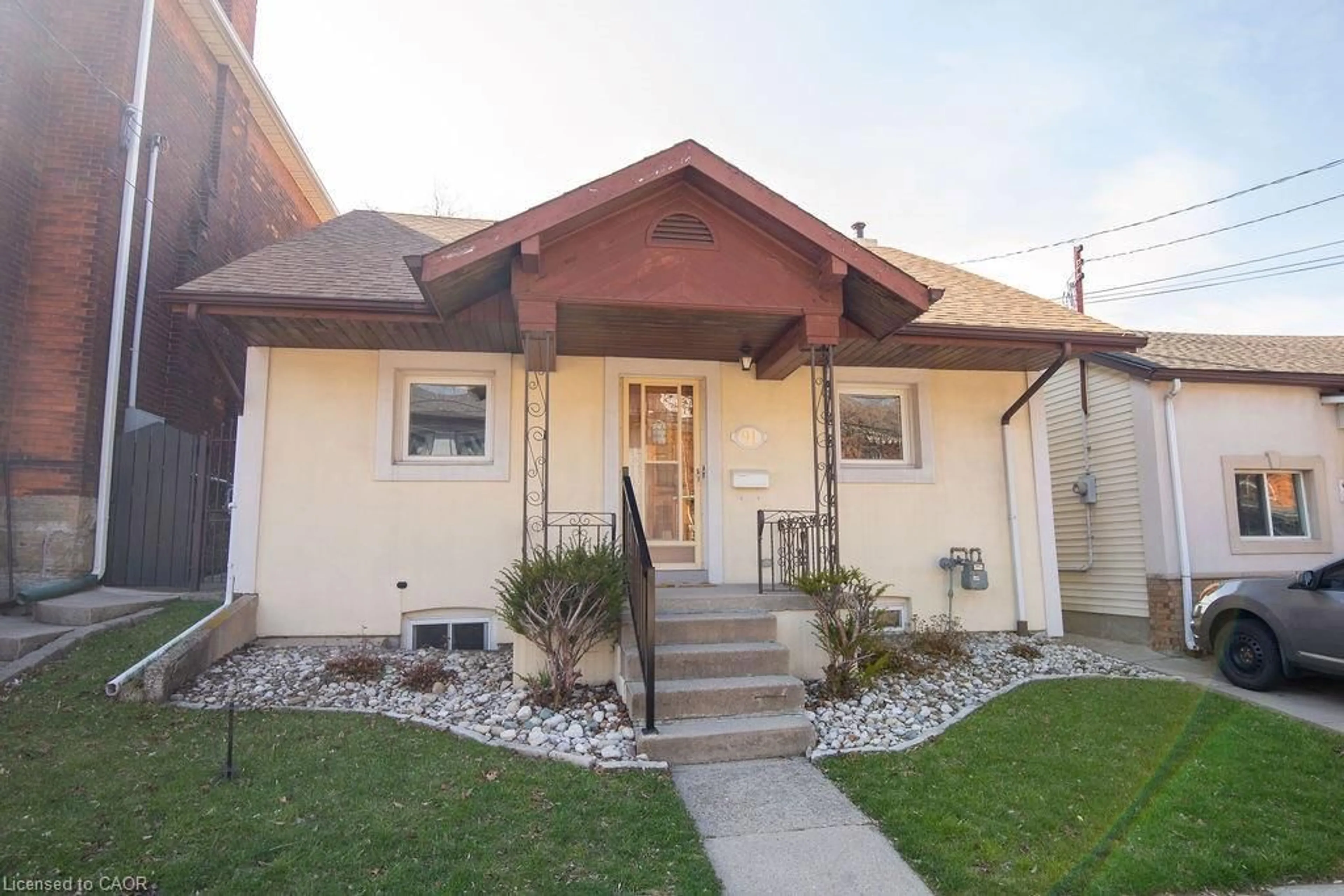 Home with brick exterior material, street for 91 Pearl St, Hamilton Ontario L8R 2Z2