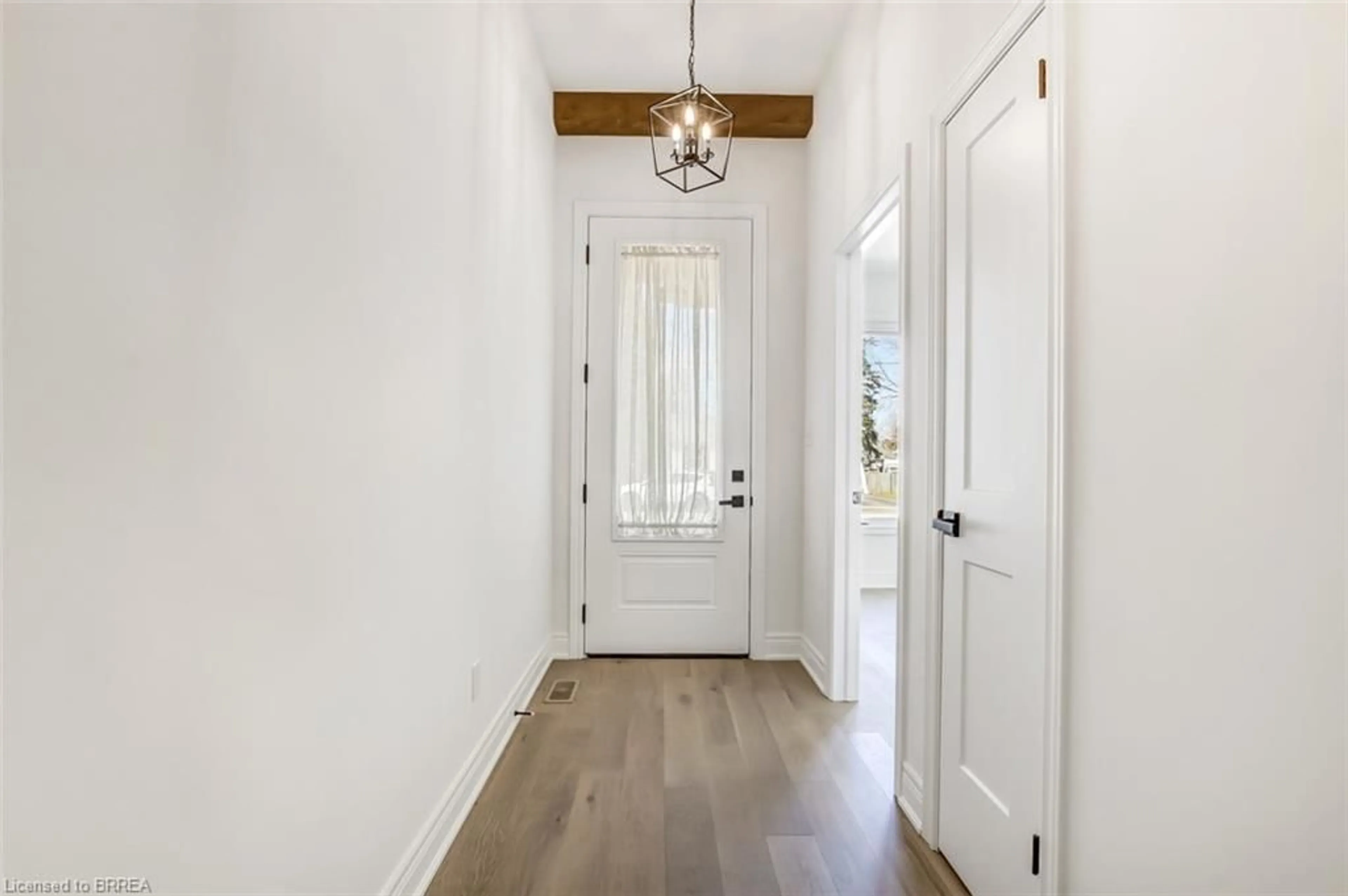 Indoor entryway for 73 Hill Ave #B, Brantford Ontario N3R 4H2