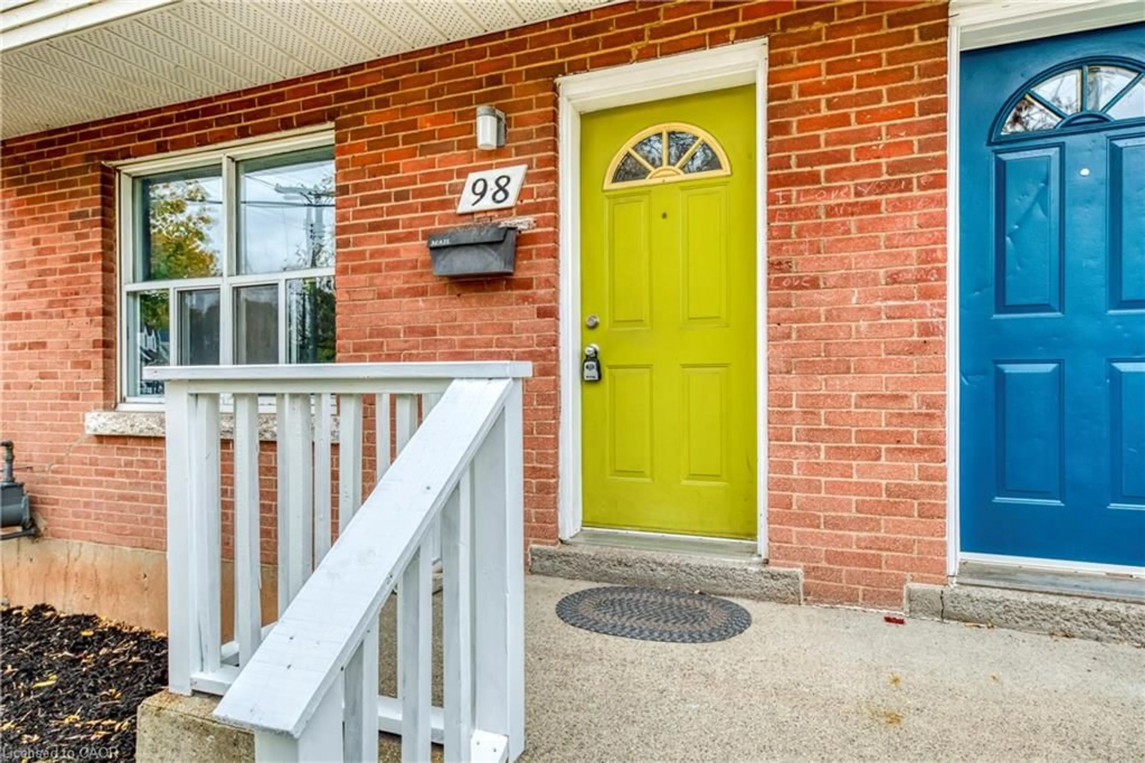Indoor entryway for 98 Armstrong Ave, Hamilton Ontario L8H 1M5