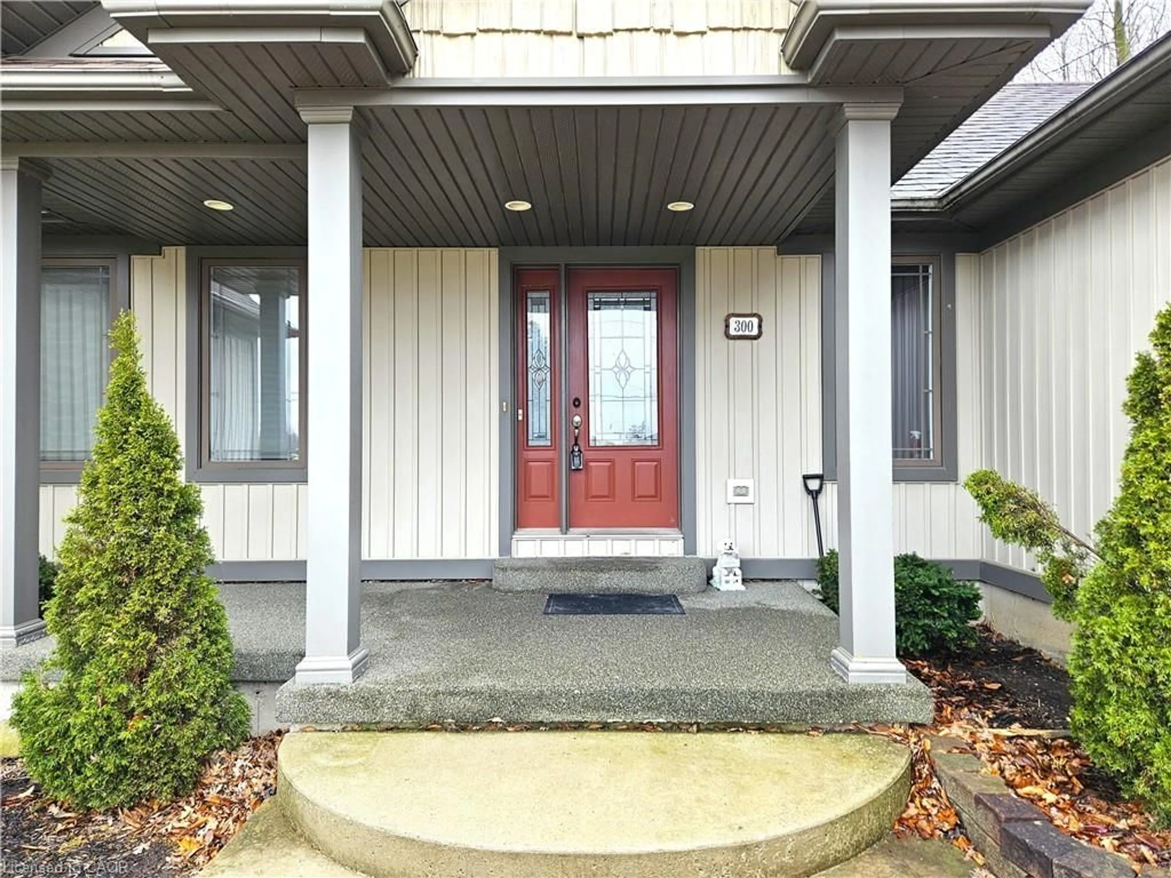 Indoor entryway for 300 Durham St, Mount Forest Ontario N0G 2L1