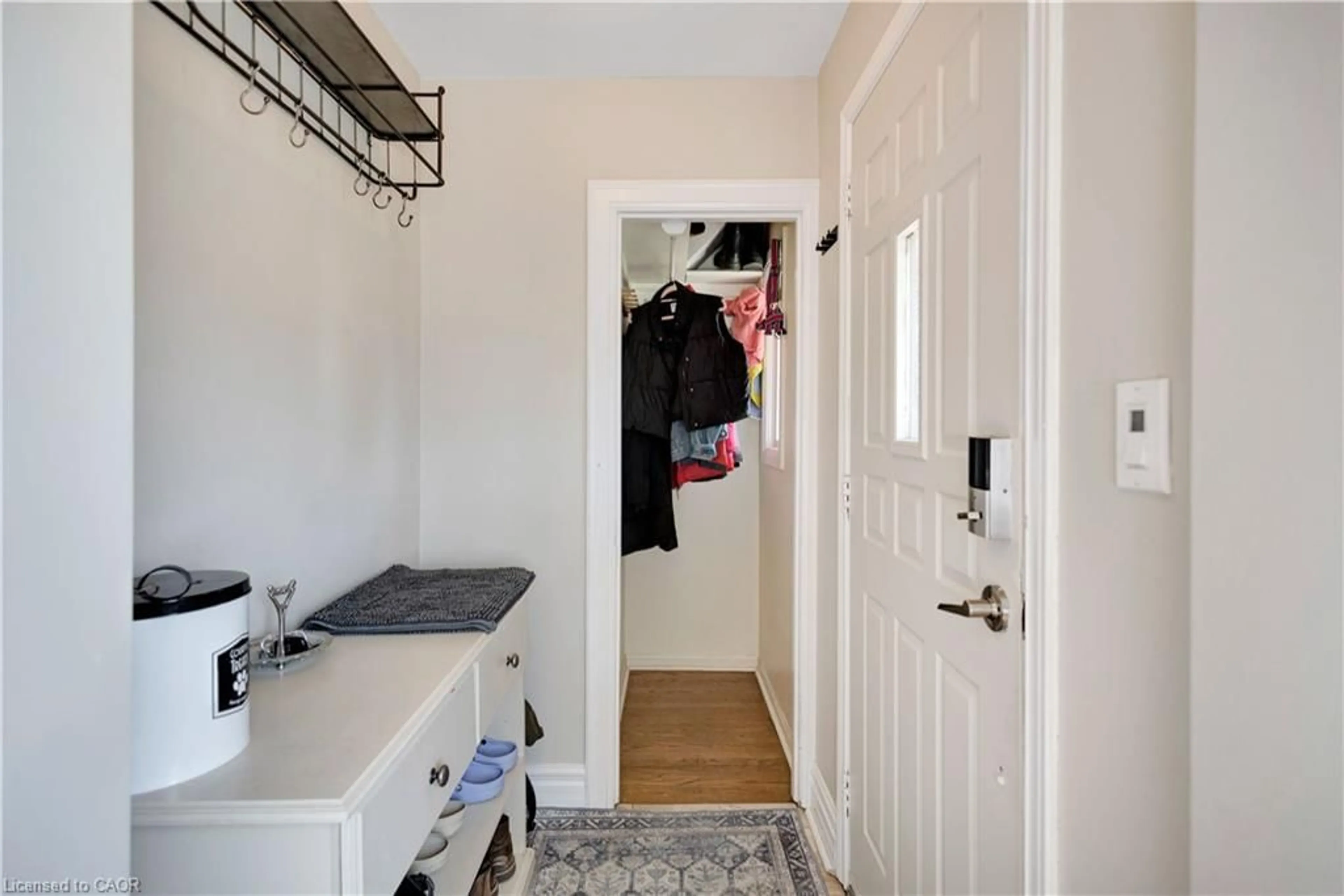 Indoor entryway for 20 Barons Ave, Hamilton Ontario L8K 2X9
