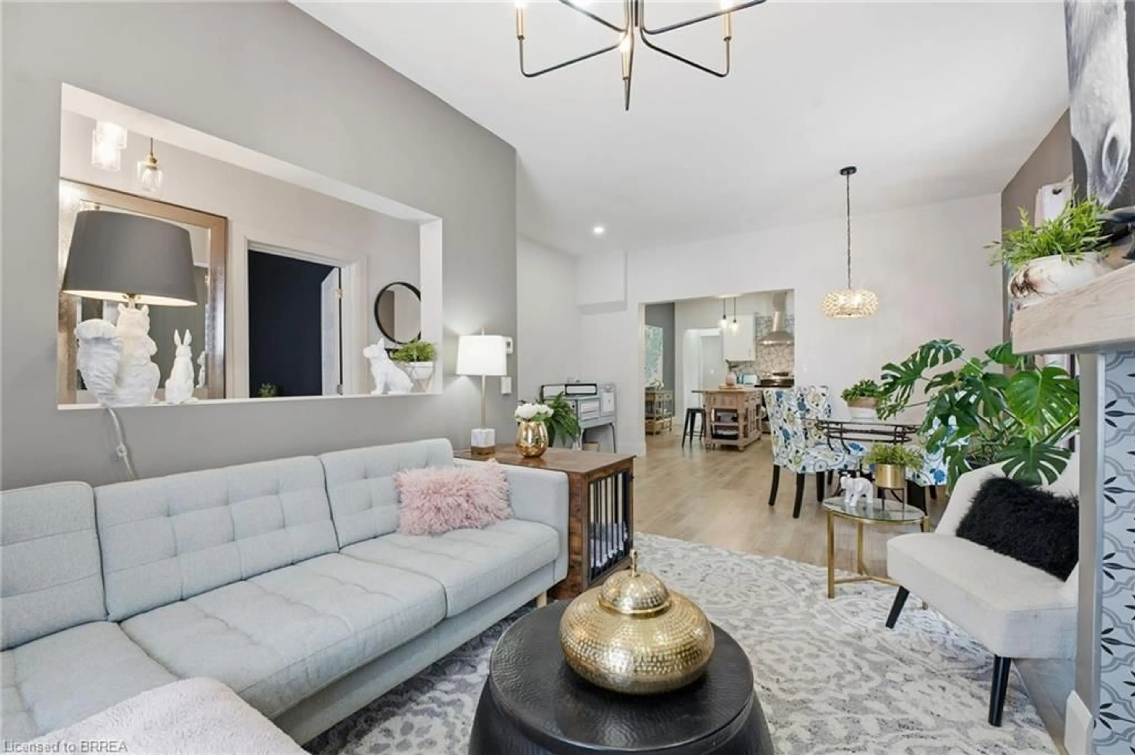 Living room with furniture, unknown for 92 Walnut St, Brantford Ontario N3T 1H4