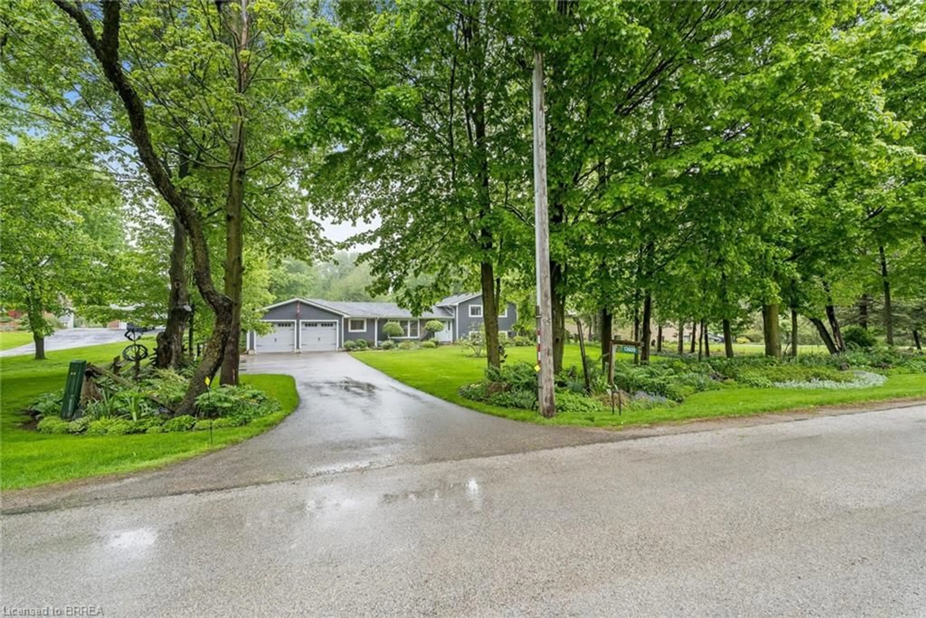 A pic from outside/outdoor area/front of a property/back of a property/a pic from drone, unknown for 13609 Sixth Line, Limehouse Ontario L0P 1H0