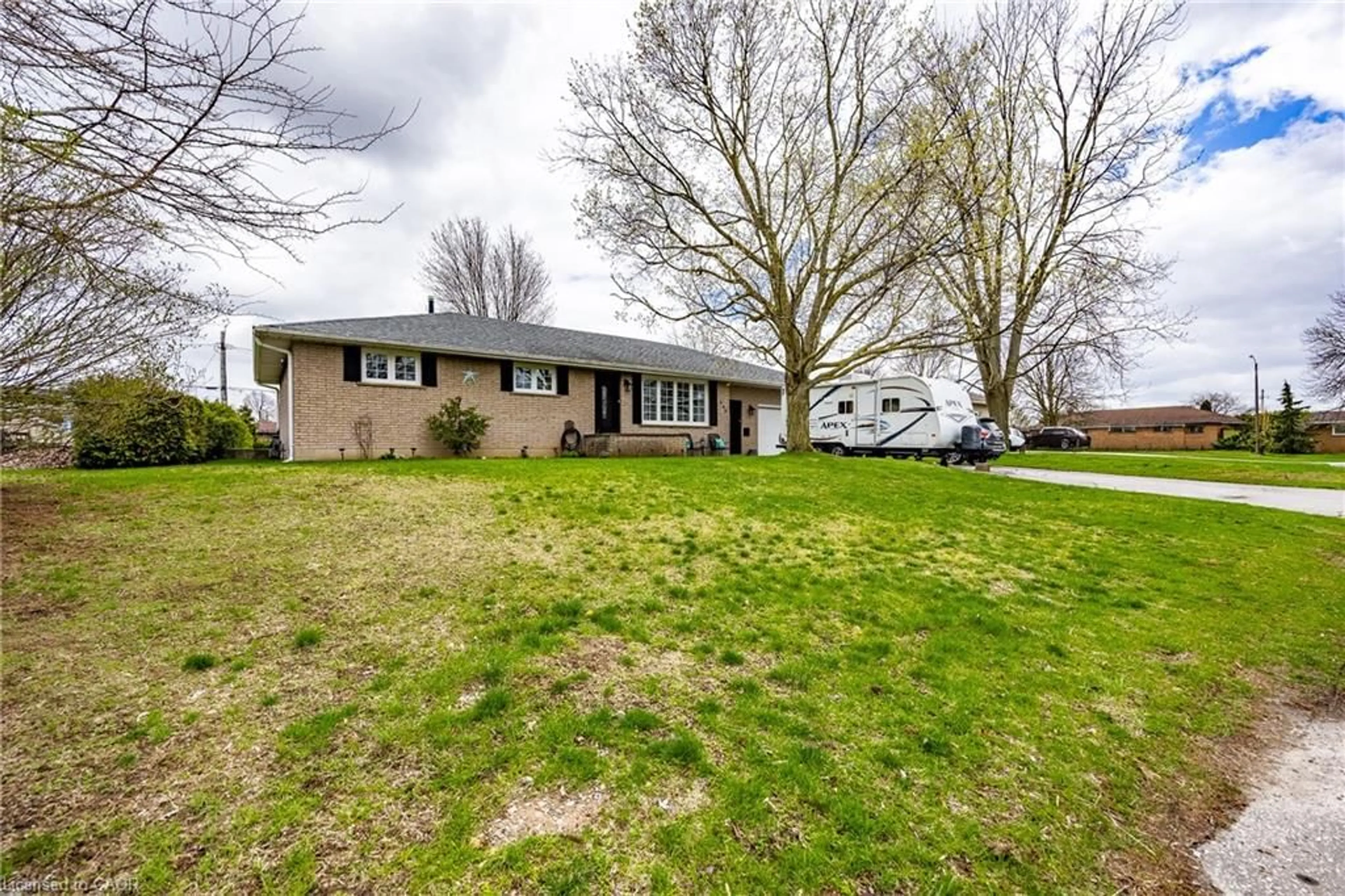 A pic from outside/outdoor area/front of a property/back of a property/a pic from drone, street for 445 Spydell St, Delhi Ontario N4B 2V2