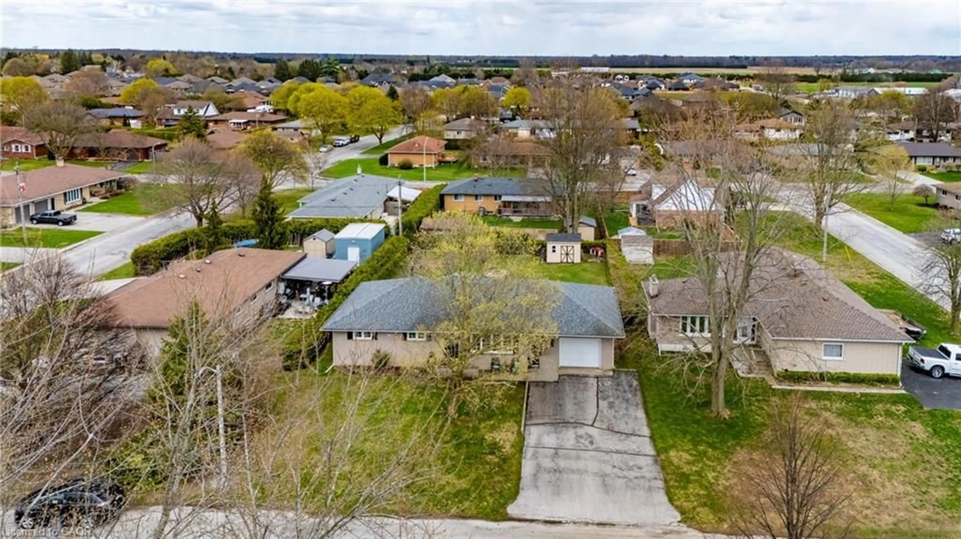 A pic from outside/outdoor area/front of a property/back of a property/a pic from drone, street for 445 Spydell St, Delhi Ontario N4B 2V2