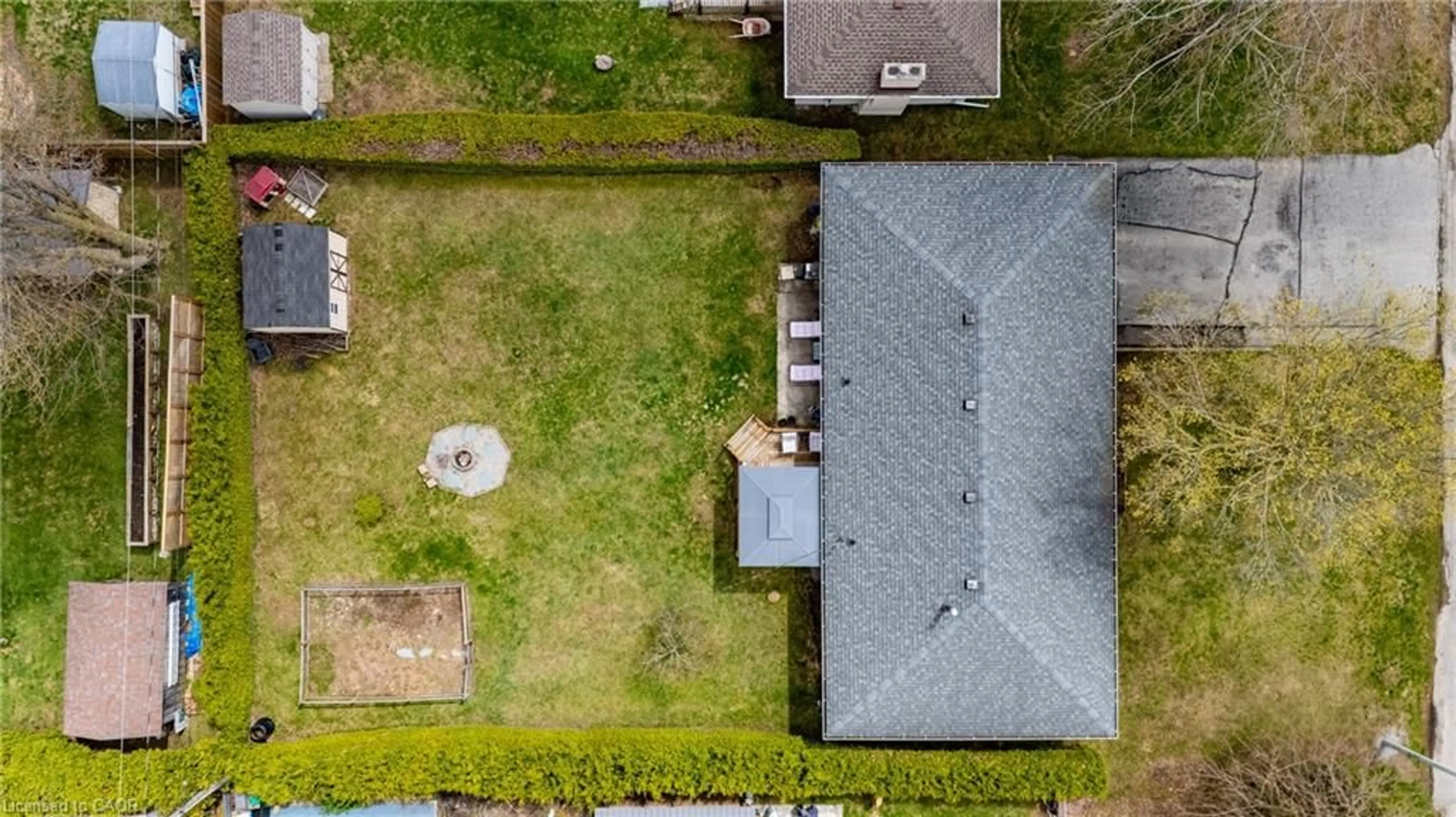 A pic from outside/outdoor area/front of a property/back of a property/a pic from drone, street for 445 Spydell St, Delhi Ontario N4B 2V2