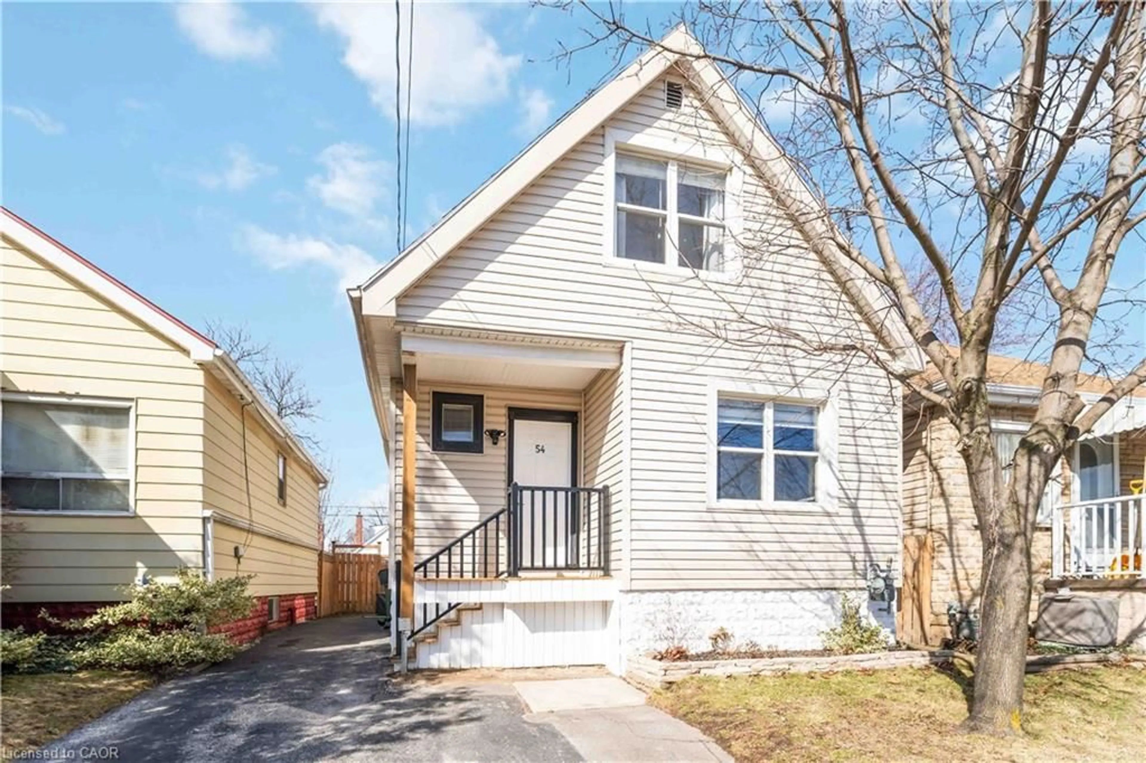 Home with vinyl exterior material, street for 54 Weir St, Hamilton Ontario L8K 3A4