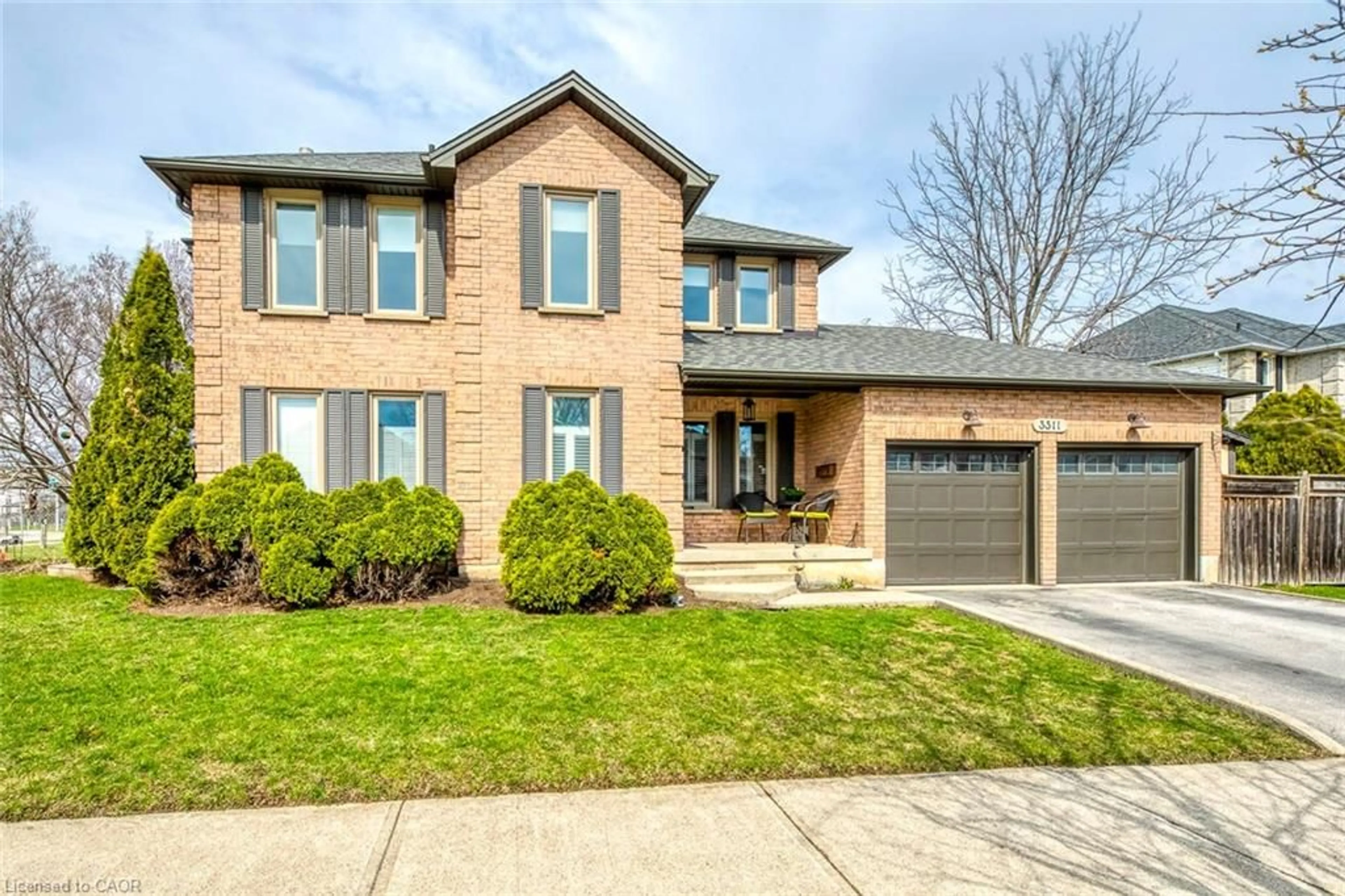 Home with brick exterior material, street for 3311 Springvale Crt, Burlington Ontario L7M 3Y6