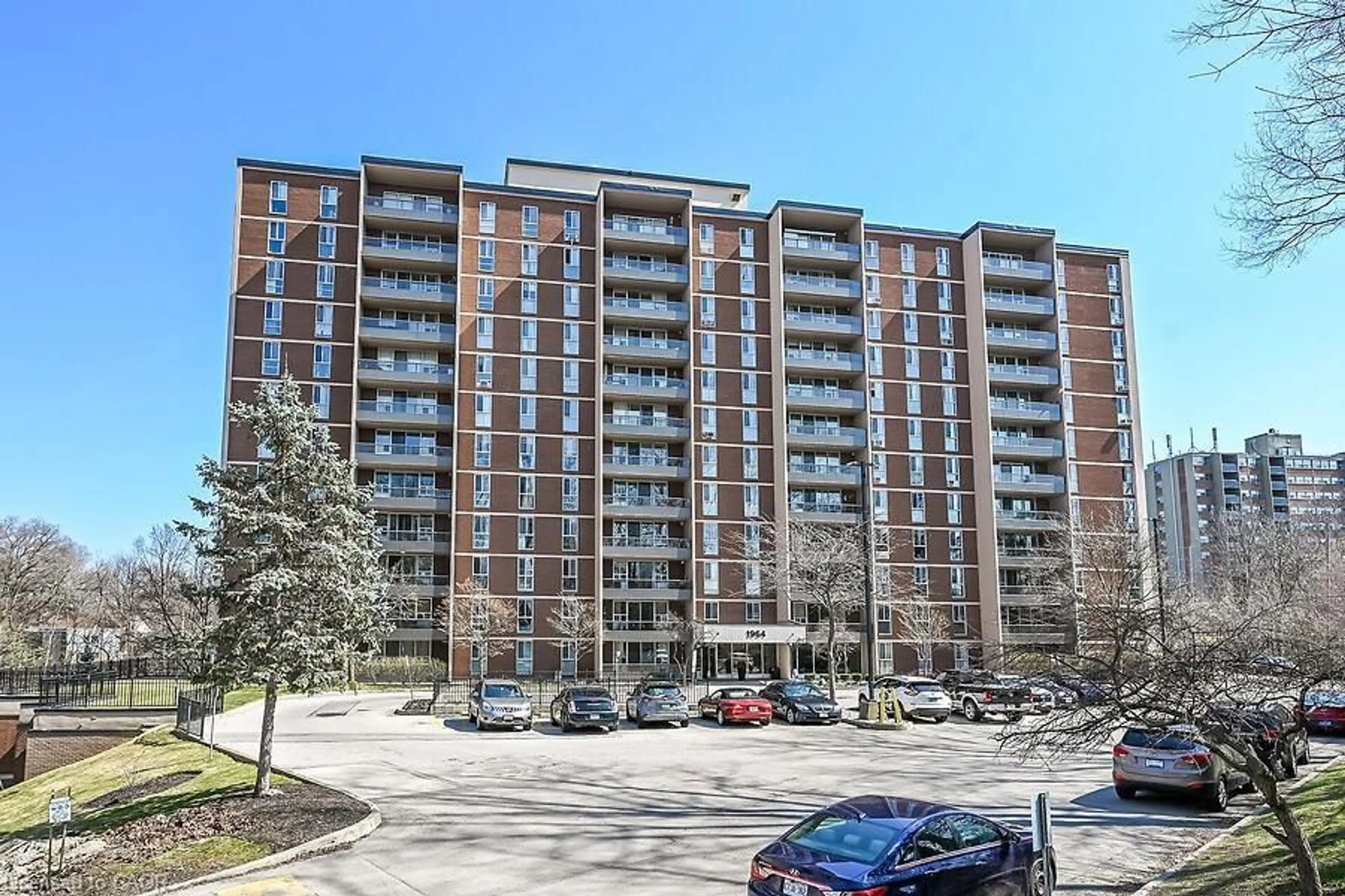 A pic from outside/outdoor area/front of a property/back of a property/a pic from drone, unknown for 1964 Main St #1105, Hamilton Ontario L8S 1J5