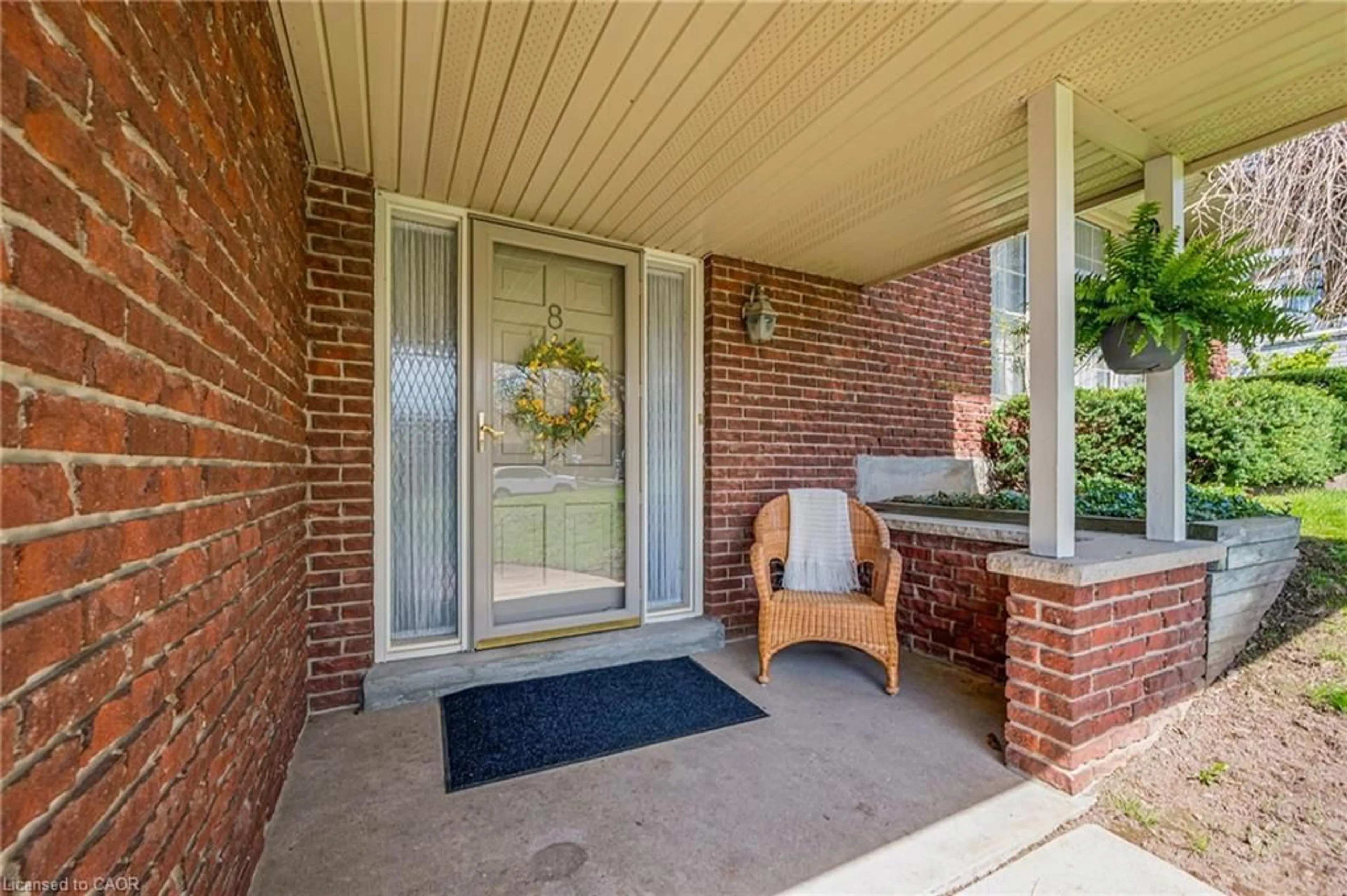 Indoor entryway for 8 Crestwood Dr, Cambridge Ontario N1S 3N9