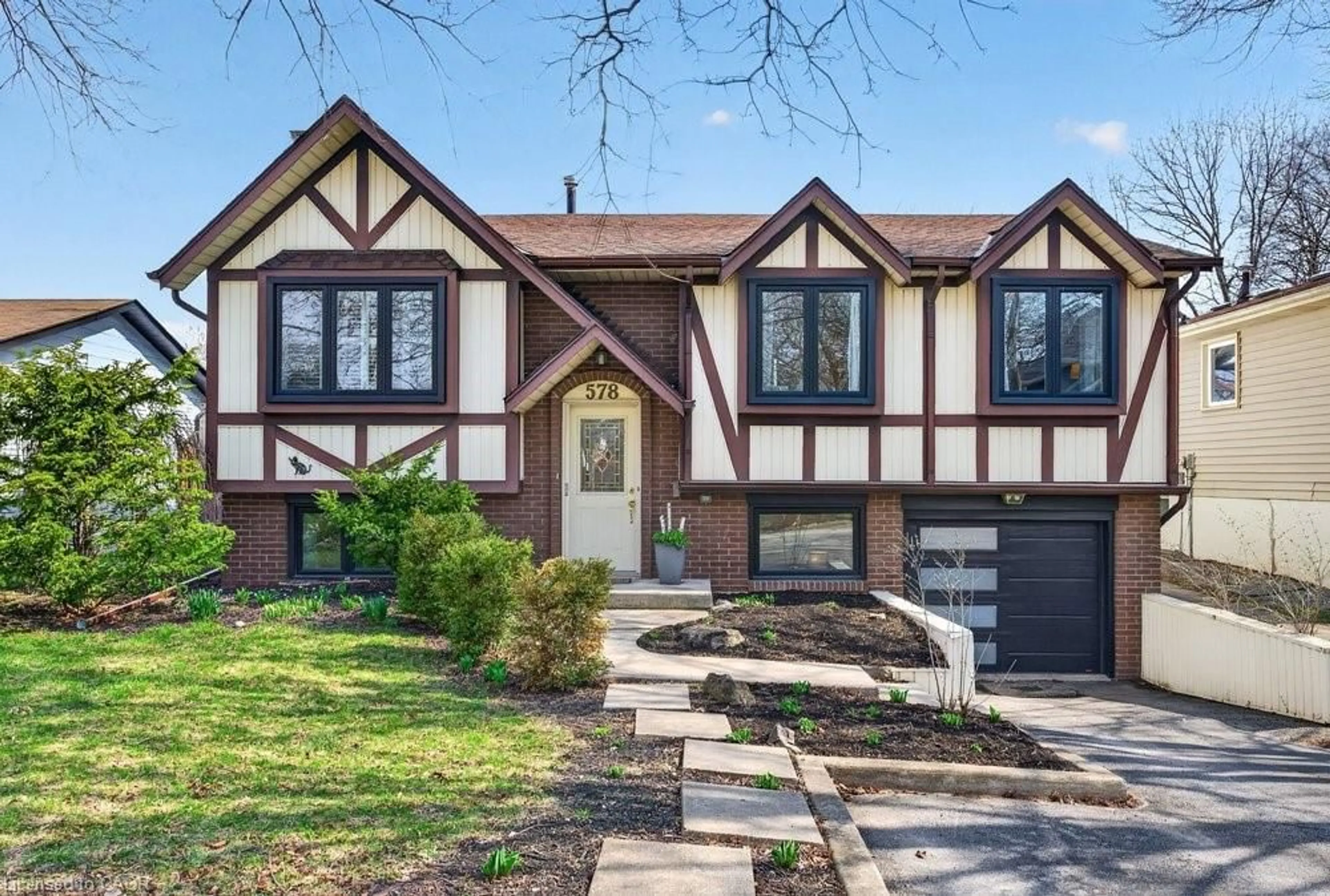 Home with brick exterior material, street for 578 Holly Hill Cres, Burlington Ontario L7L 3Z7