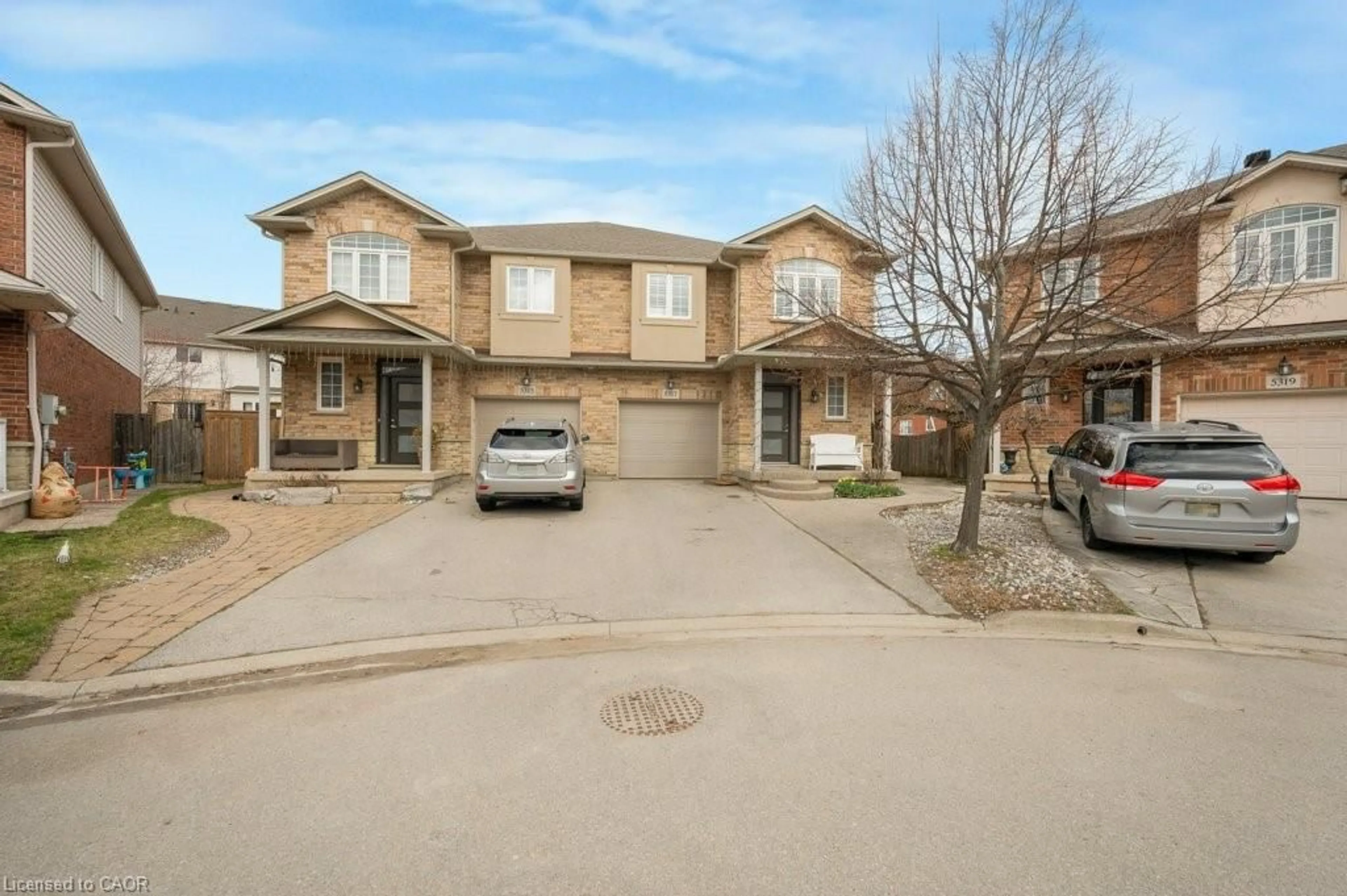 A pic from outside/outdoor area/front of a property/back of a property/a pic from drone, street for 5317 Picketts Way, Burlington Ontario L7L 7J6