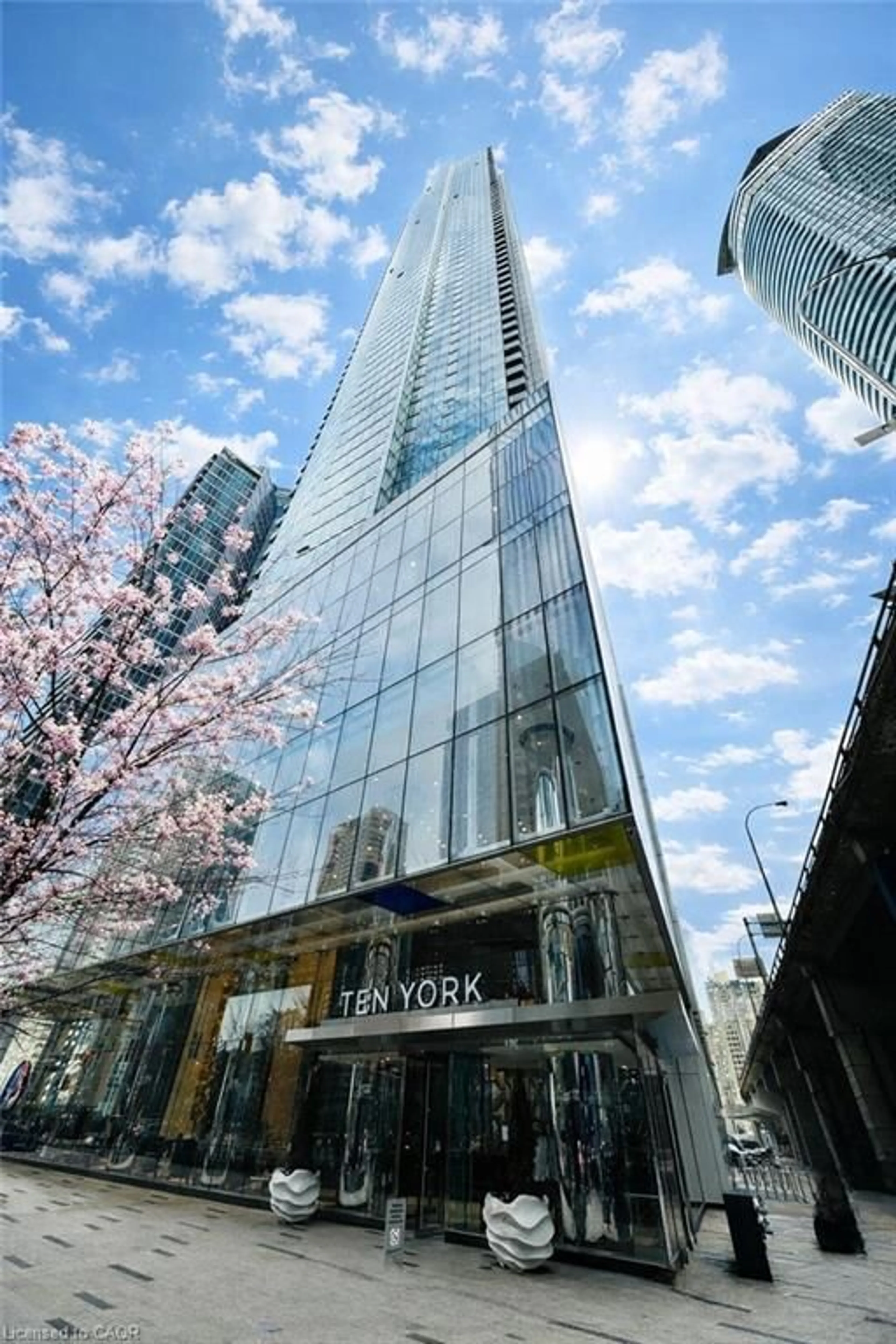 Indoor foyer for 10 York St #3807, Toronto Ontario M5J 0E1