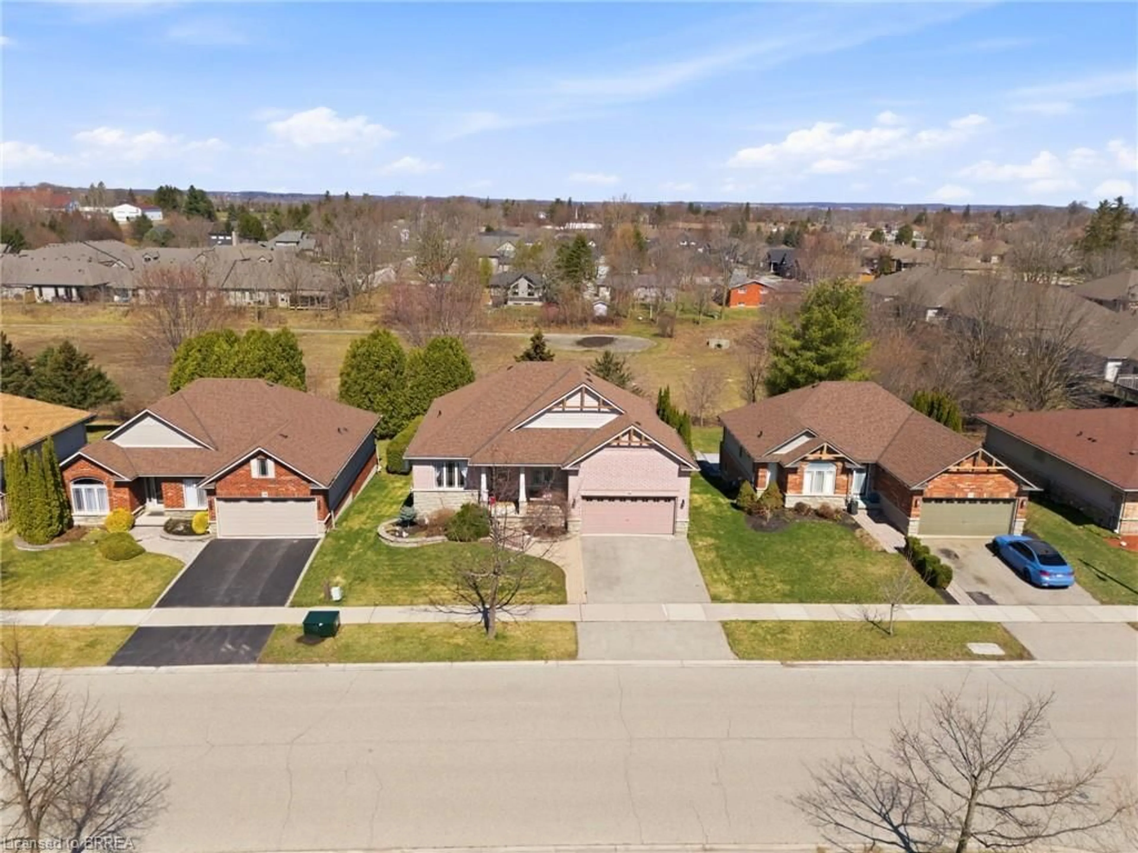 A pic from outside/outdoor area/front of a property/back of a property/a pic from drone, street for 26 Cobblestone Dr, Paris Ontario N3L 4G1