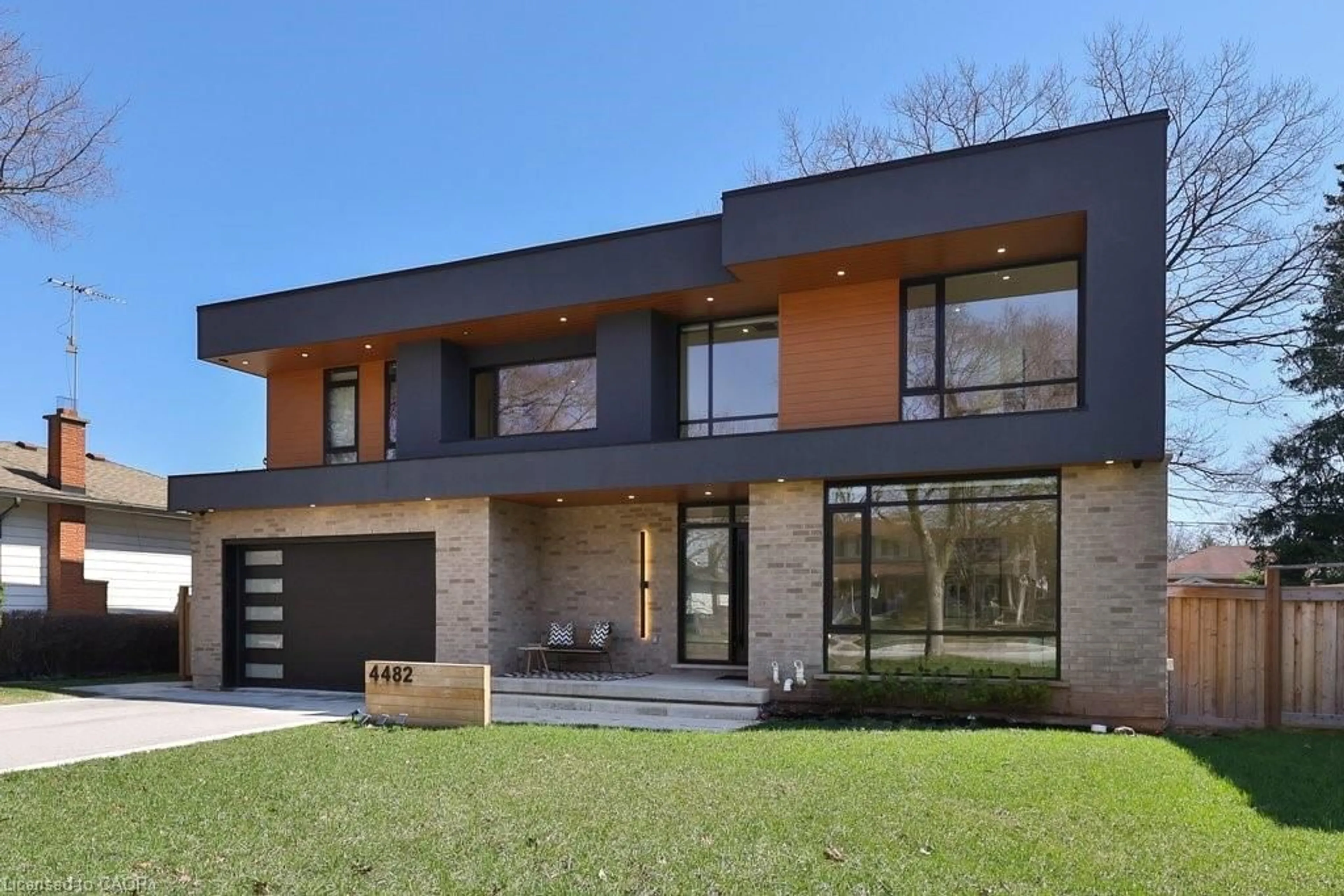 Home with brick exterior material, street for 4482 Cosburn Cres, Burlington Ontario L7L 1S5