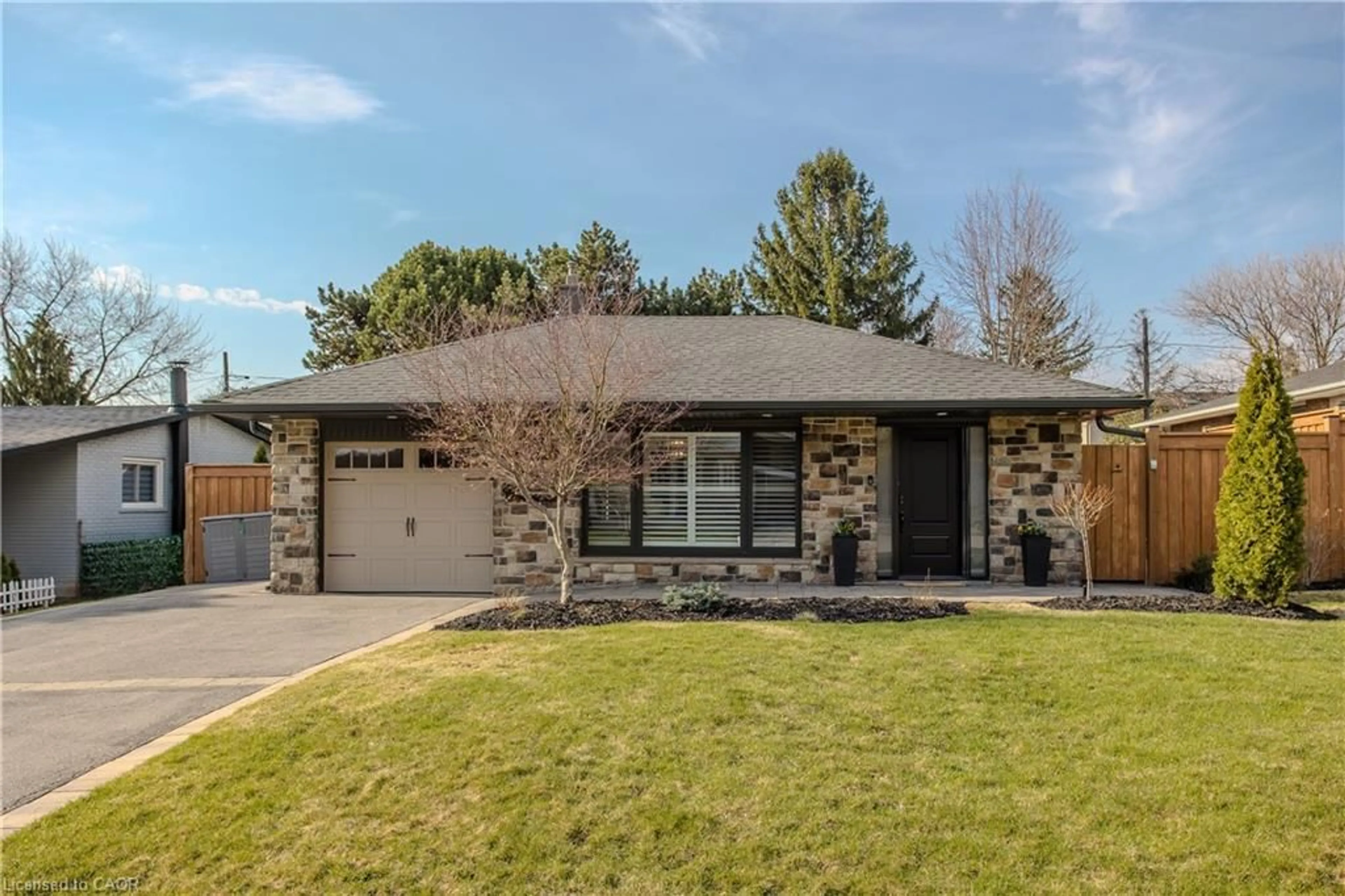 Home with brick exterior material, street for 1375 Langdale Cres, Oakville Ontario L6H 2K7