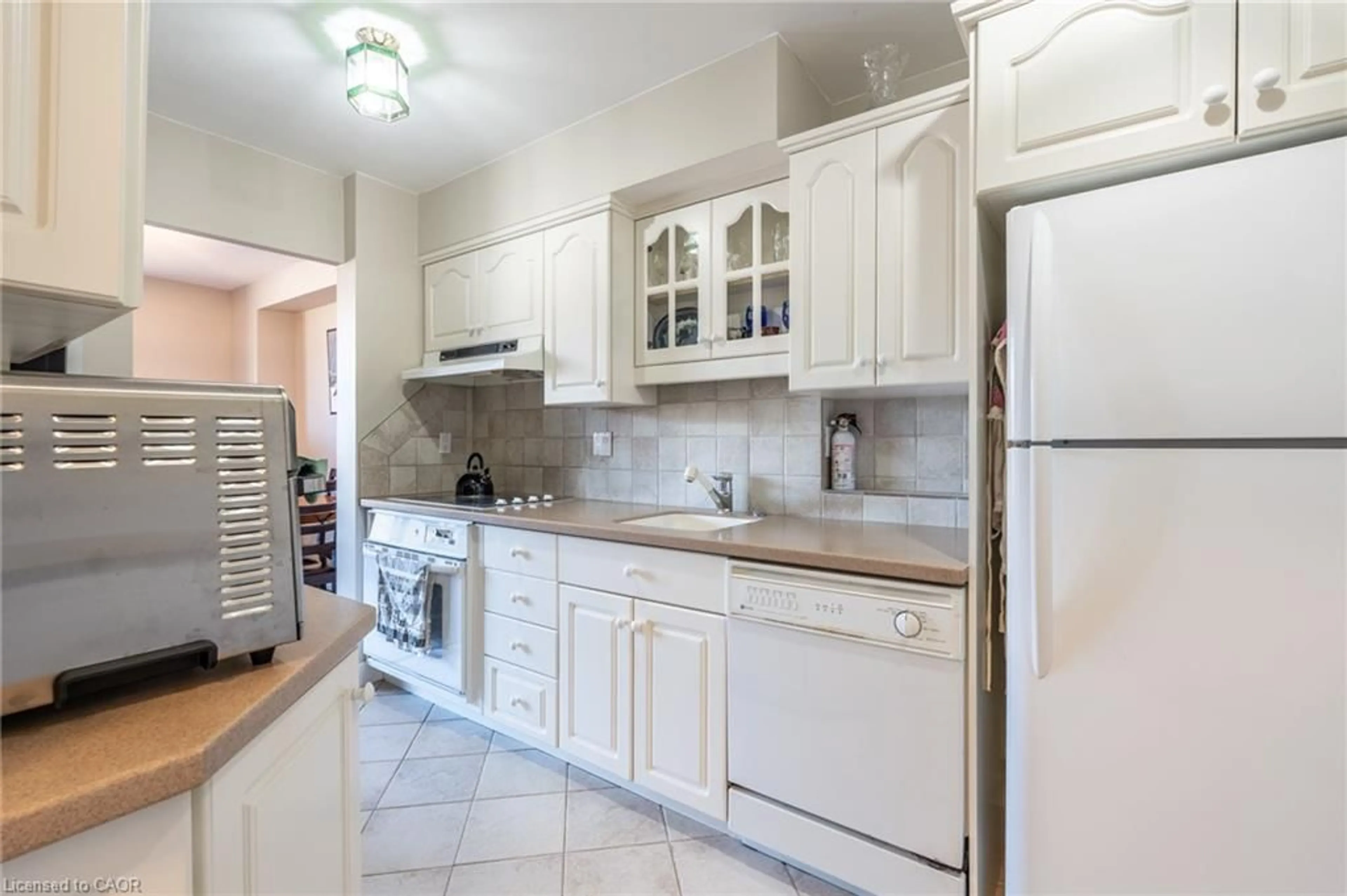 Standard kitchen, ceramic/tile floor for 1968 Main St #909, Hamilton Ontario L8S 1J7