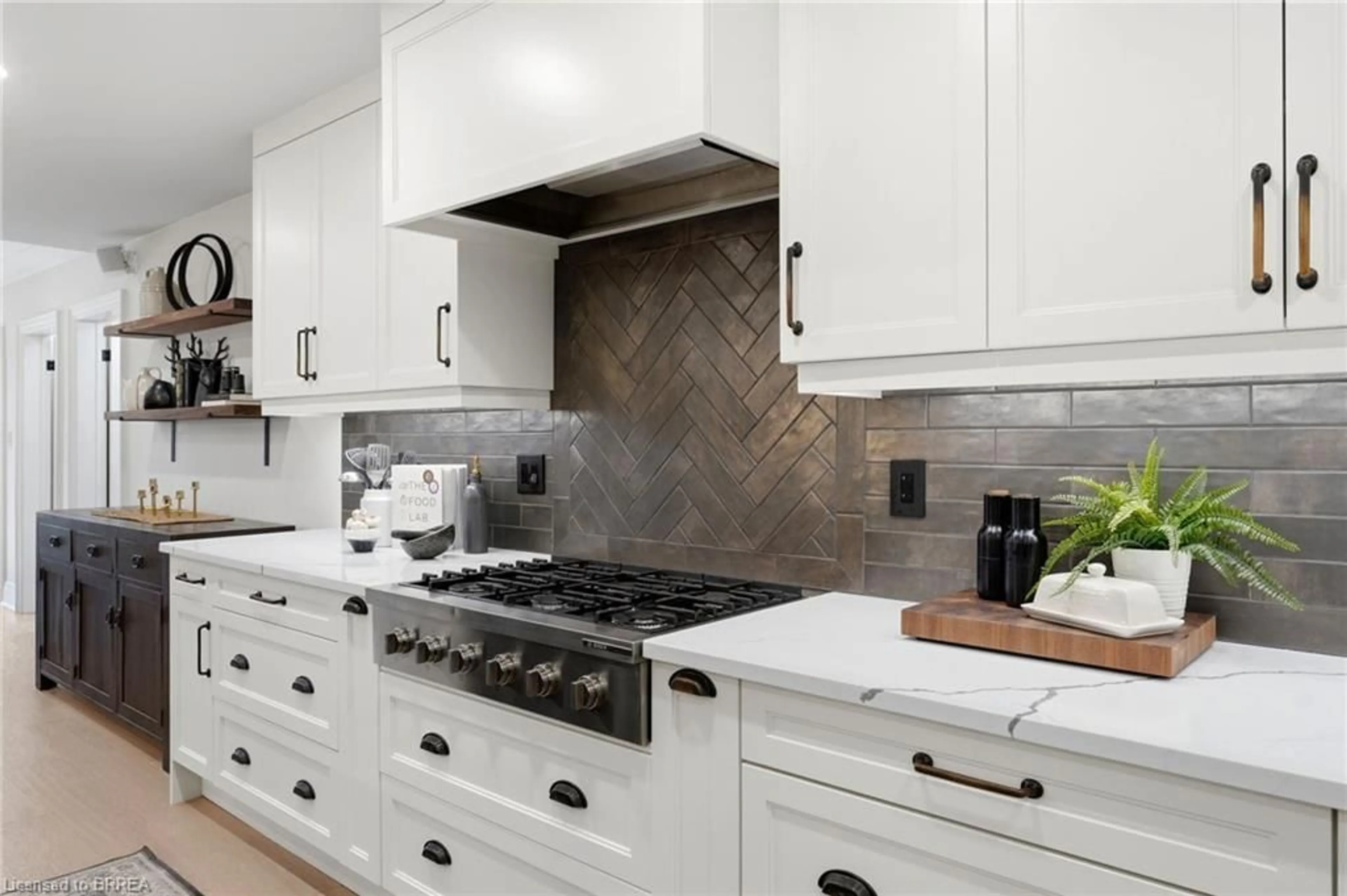 Contemporary kitchen, ceramic/tile floor for 10916 22nd Side Road, Halton Hills Ontario L0P 1H0