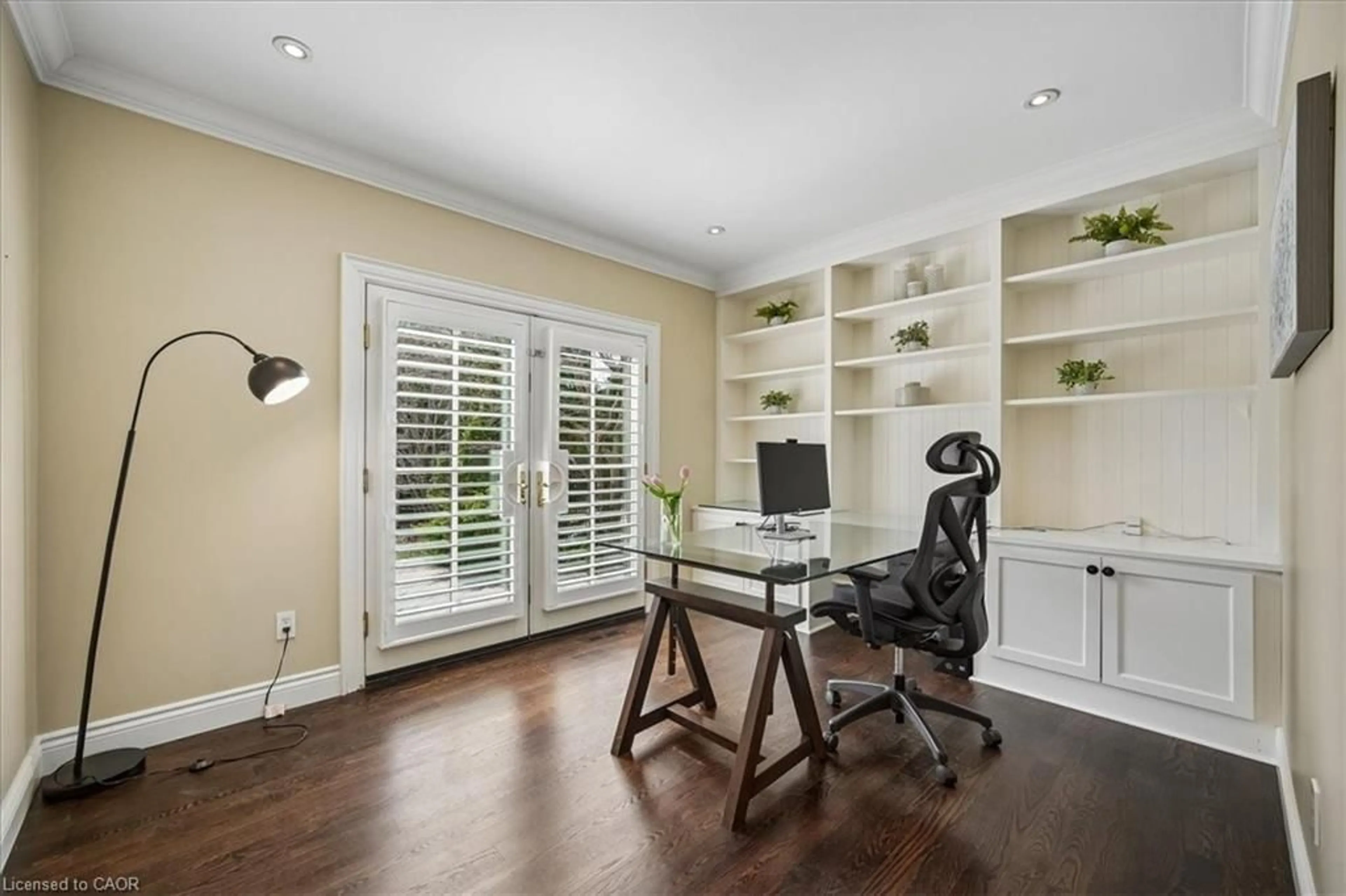 A pic of a room for 1494 The Links Dr, Oakville Ontario L6M 2P2