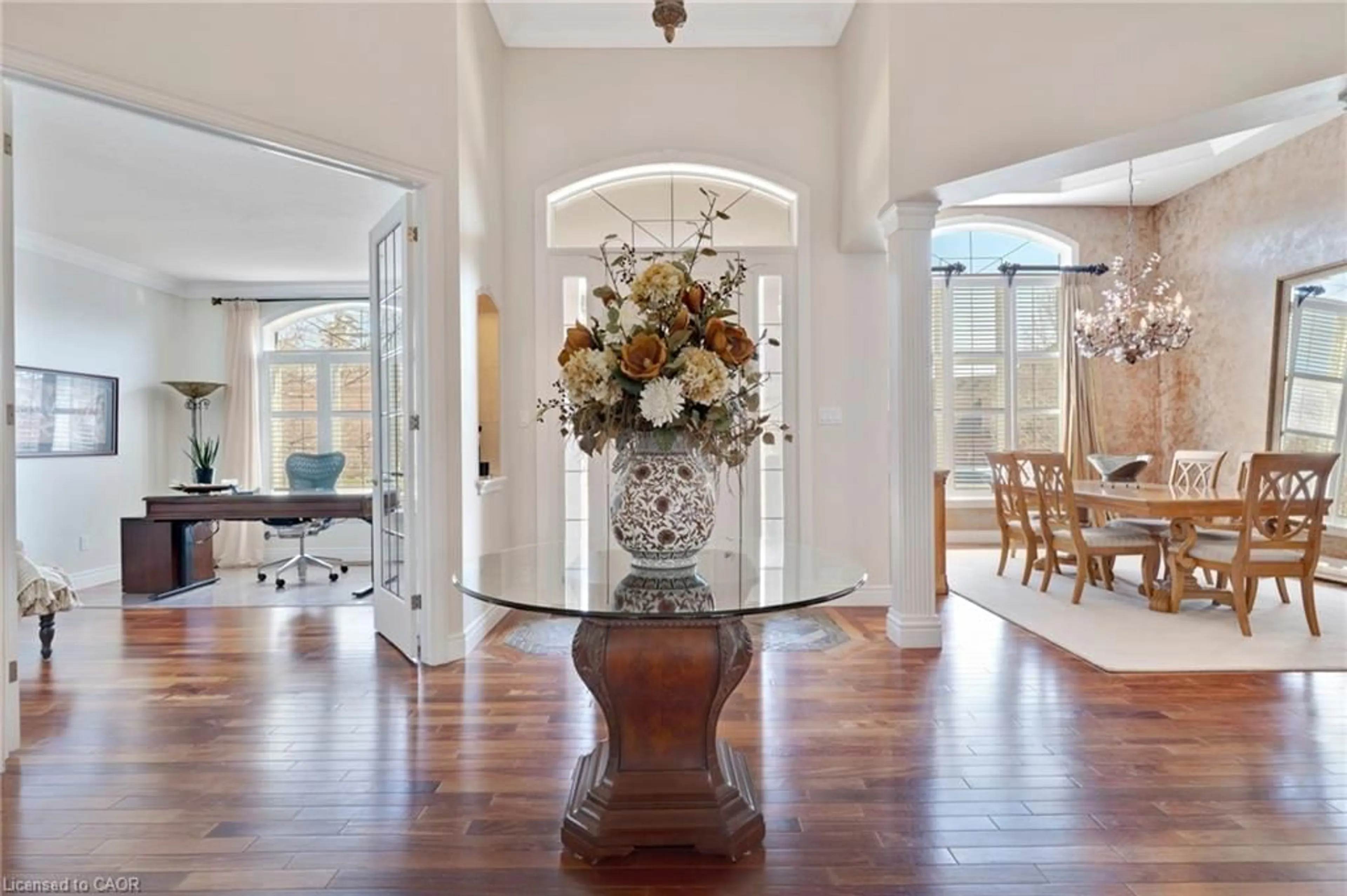 Indoor foyer for 224 Oregon Crt, Kitchener Ontario N2P 2S4