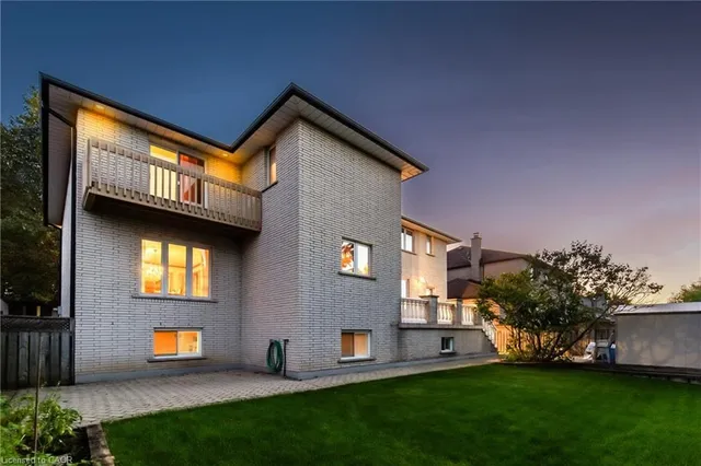 79 Maple Dr, Hamilton 4