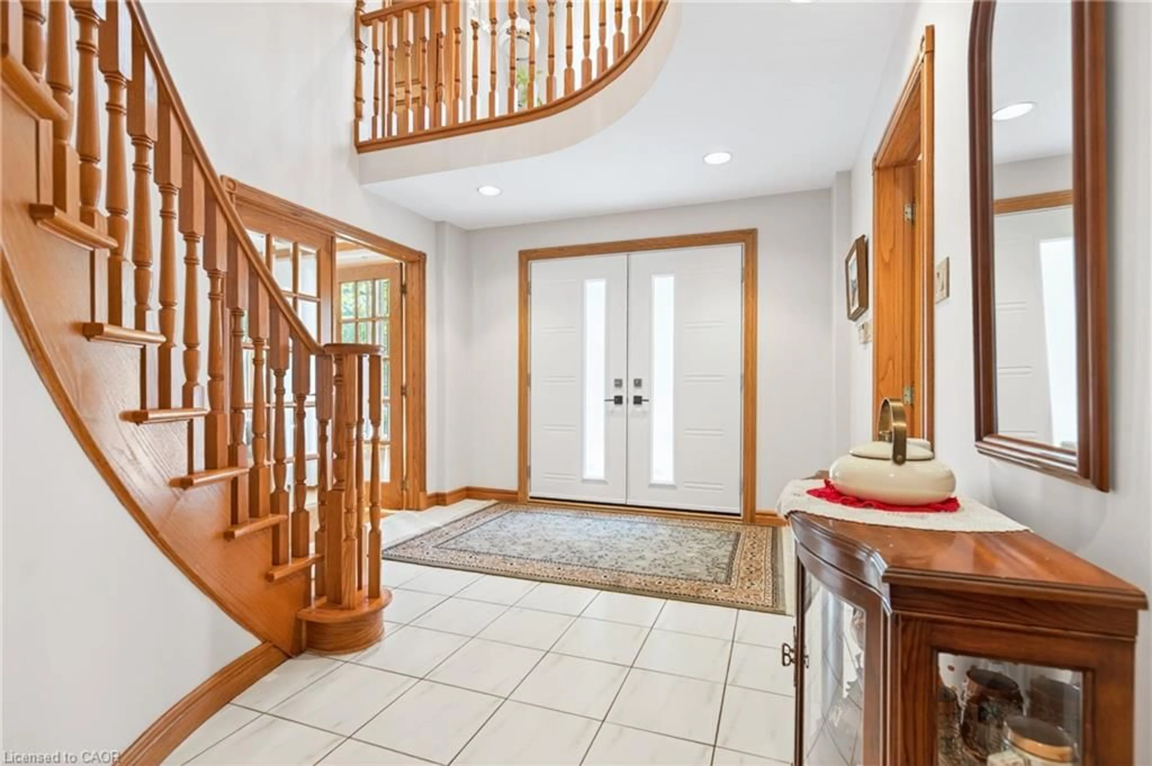 Indoor entryway for 79 Maple Dr, Hamilton Ontario L8G 3C6