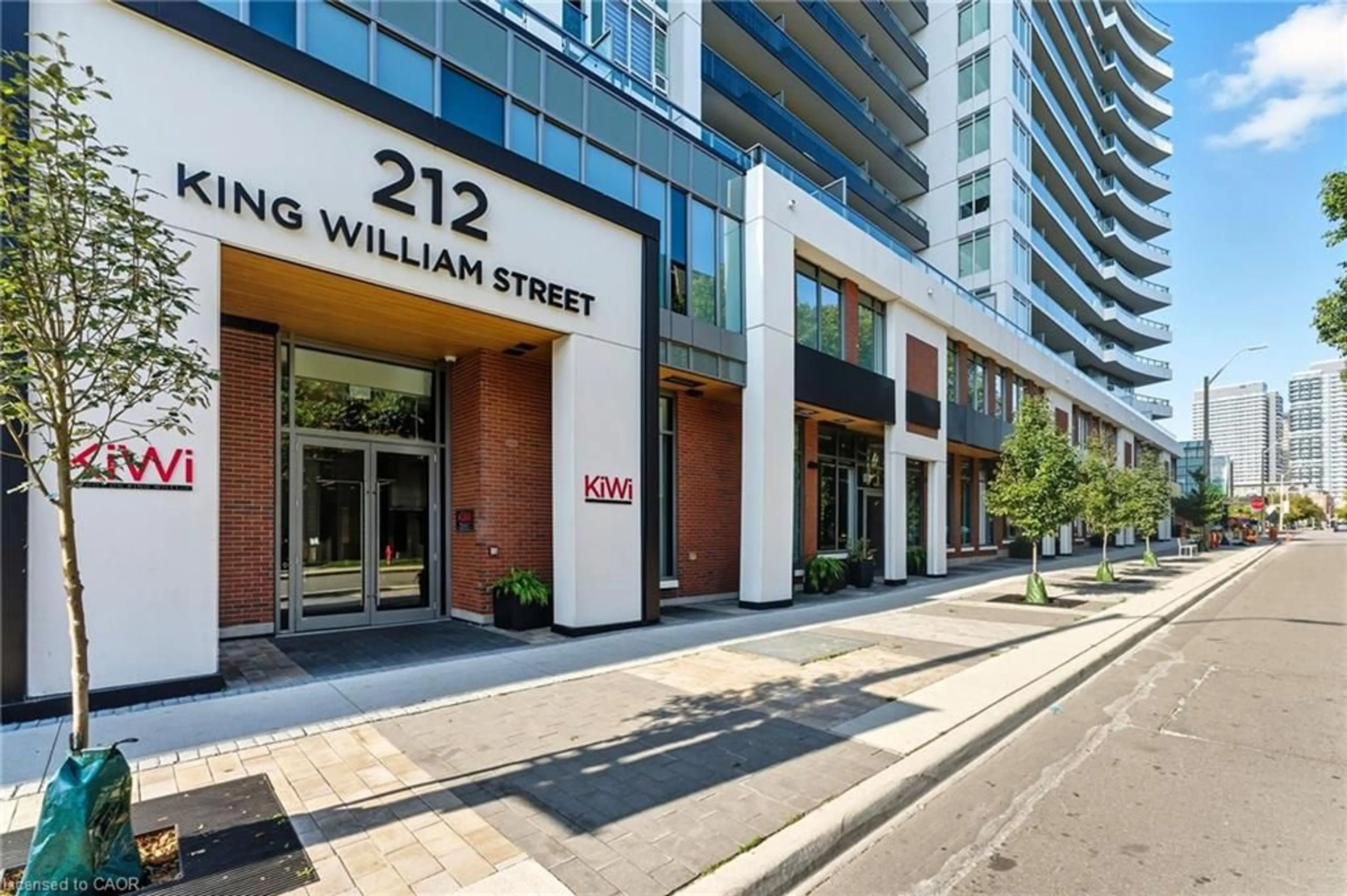 Indoor foyer for 212 King William St #311, Hamilton Ontario L8R 0A7