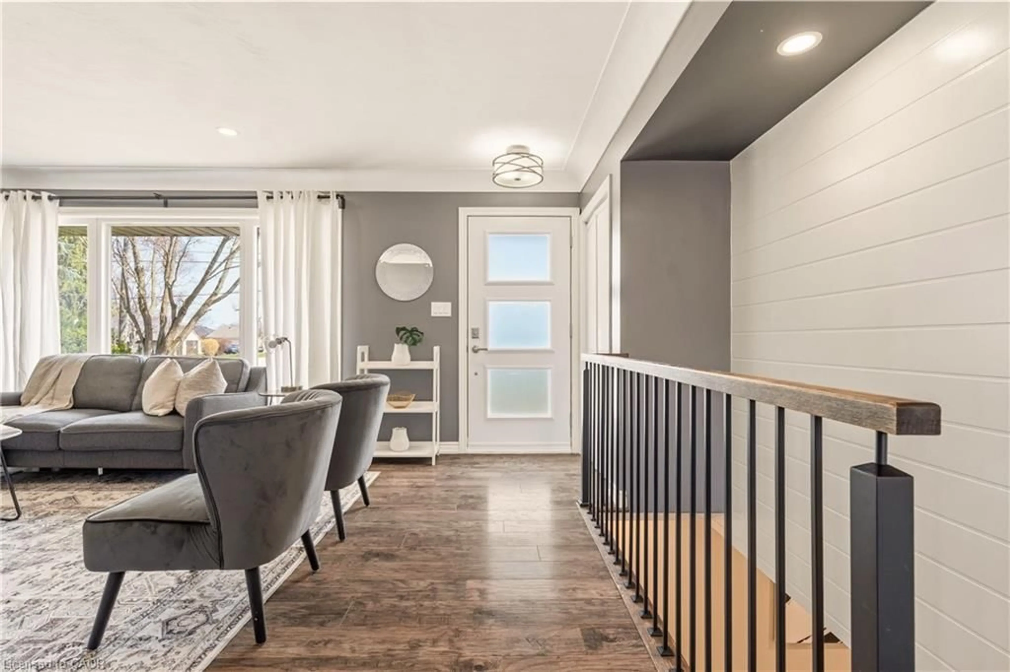 Indoor entryway for 49 Stirling St, Caledonia Ontario N3W 1J4