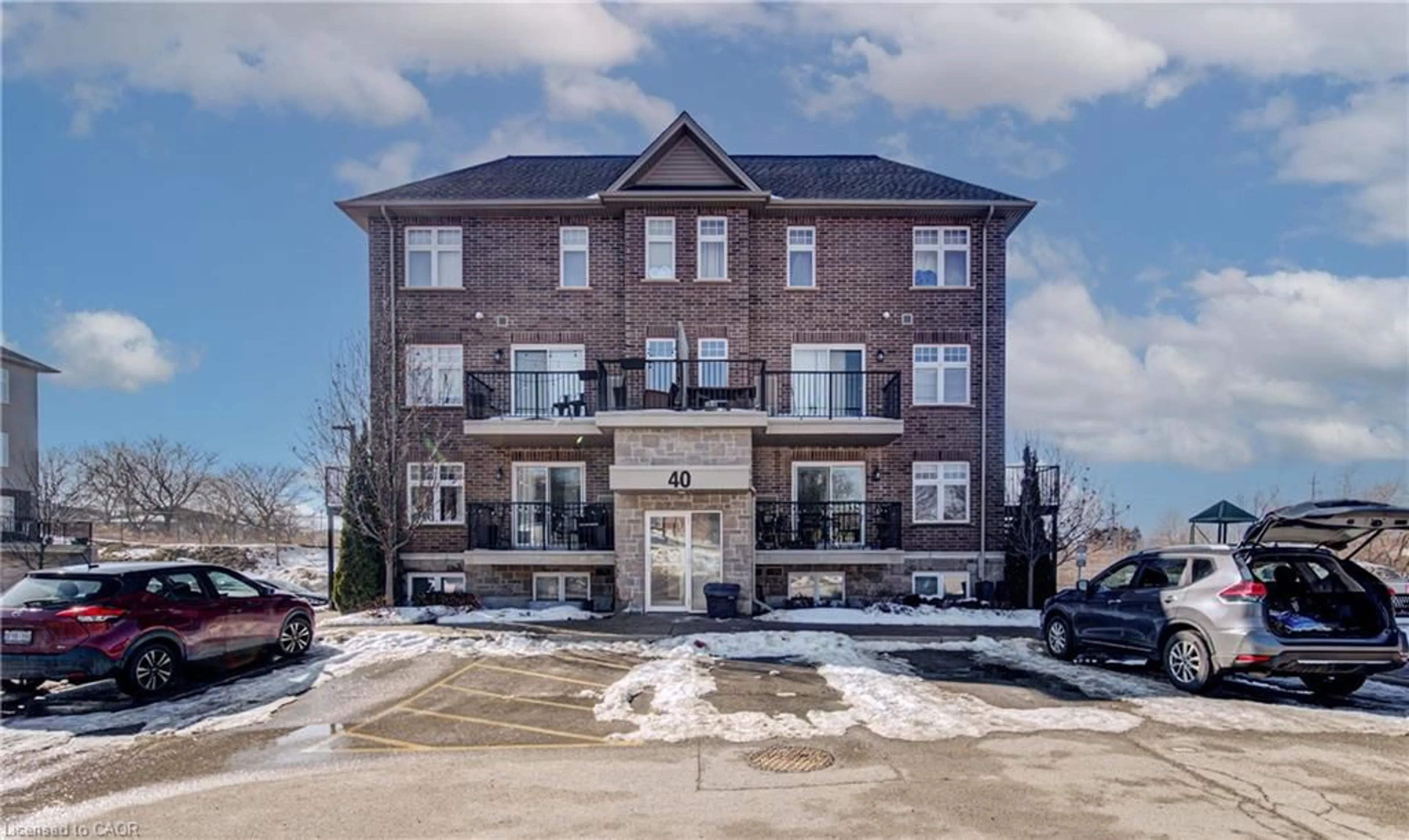 A pic from outside/outdoor area/front of a property/back of a property/a pic from drone, building for 40 Cheese Factory Rd #102, Cambridge Ontario N1P 1C1