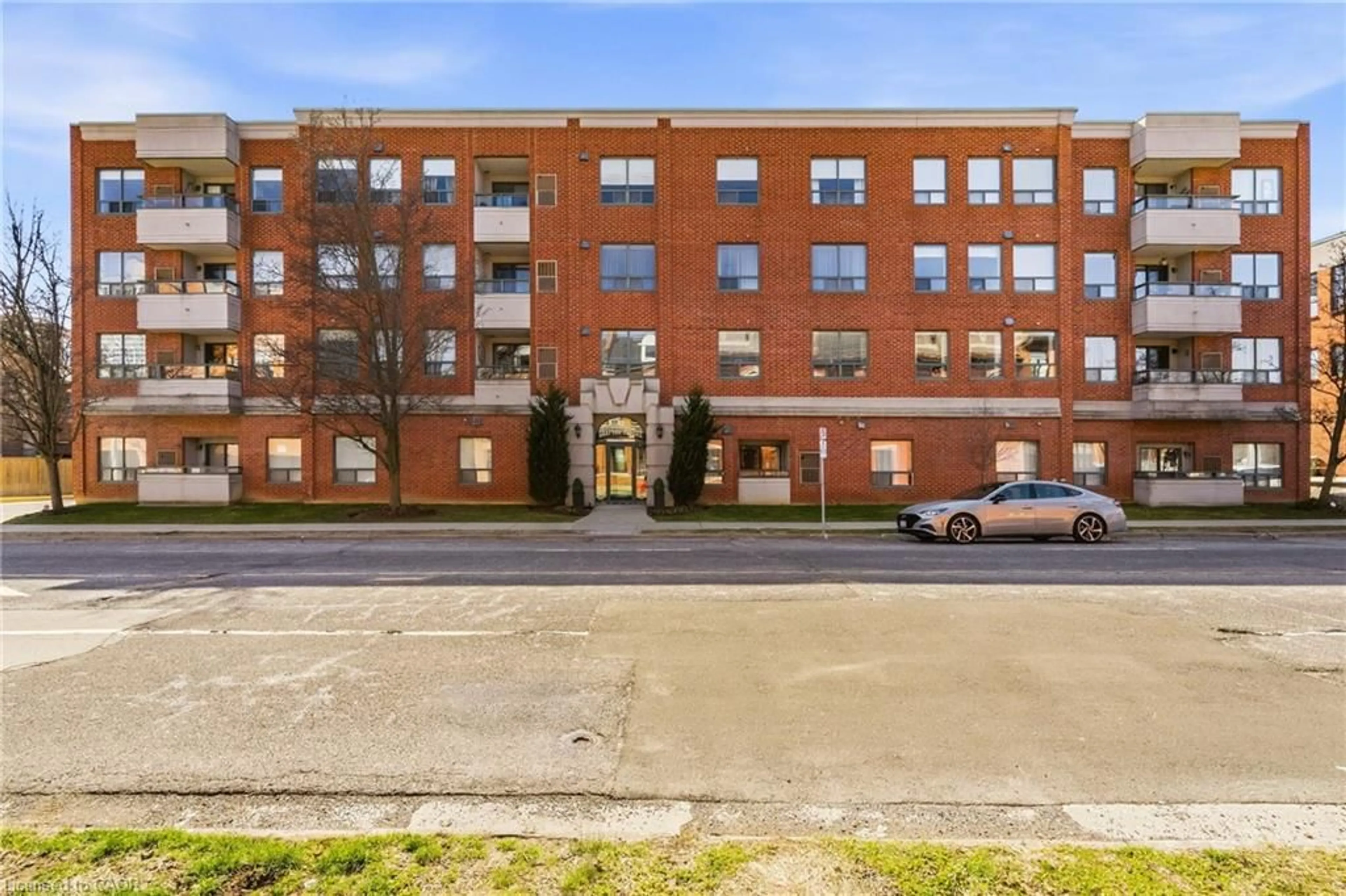 Unknown for 8 Main St #203, Dundas Ontario L9H 1B8